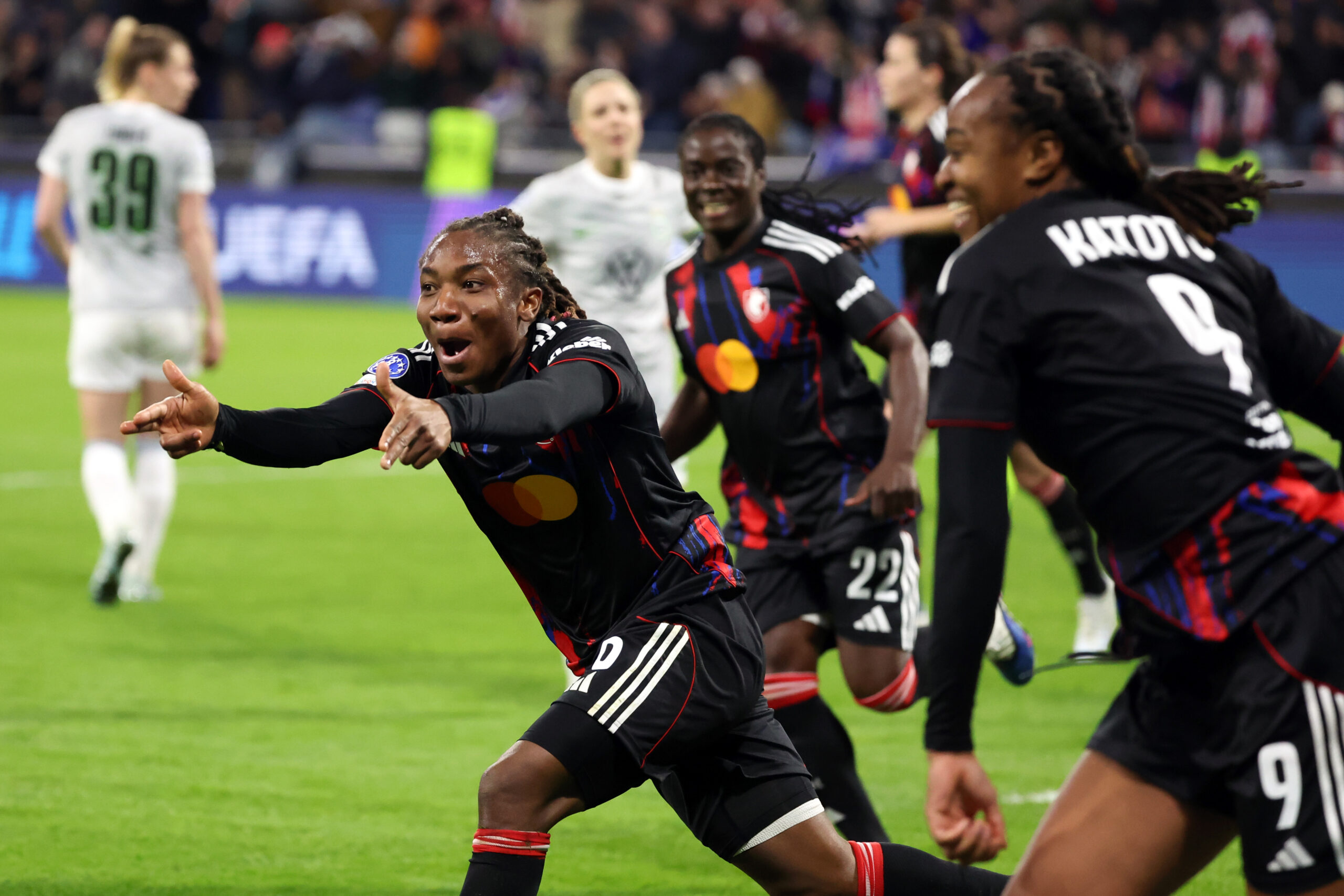 Ligue des champions féminine : l'OL Lyonnes finit par faire exploser Wolfsburg en prolongation