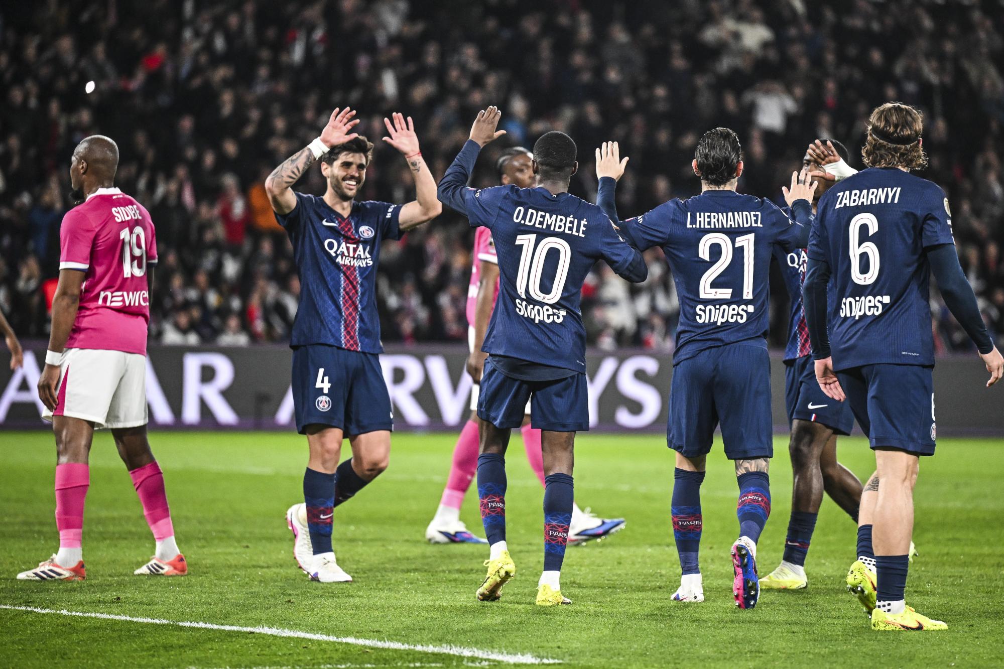 Ligue 1 : le Paris Saint-Germain bat sereinement Toulouse et prend quatre points d'avance sur Lens