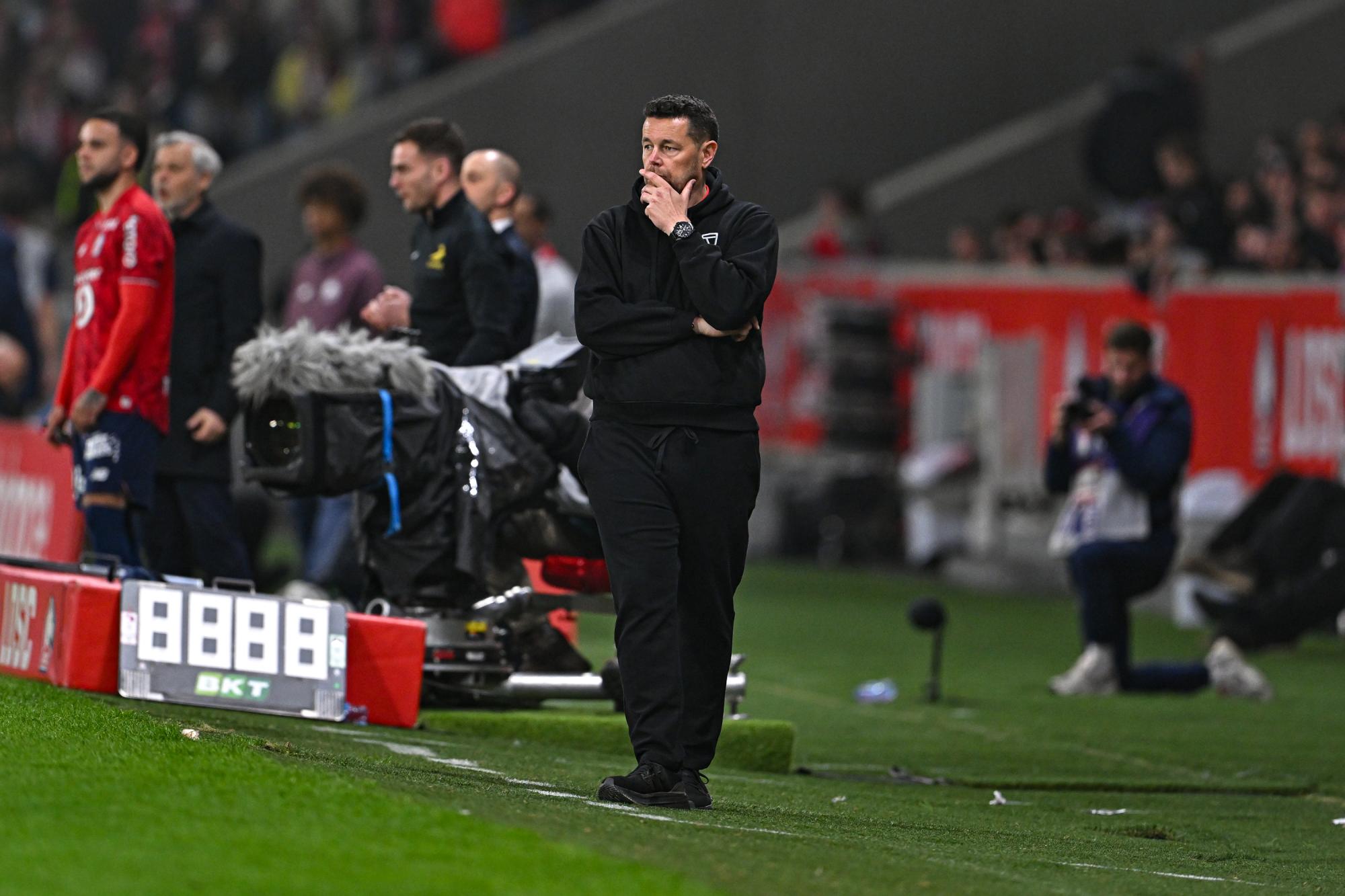 Pierre Sage remonte les bretelles de ses joueurs après la défaite de Lens à Lille : «/Certaines attitudes tournaient plus vers l'abandon de l'équipe que vers la révolte/»