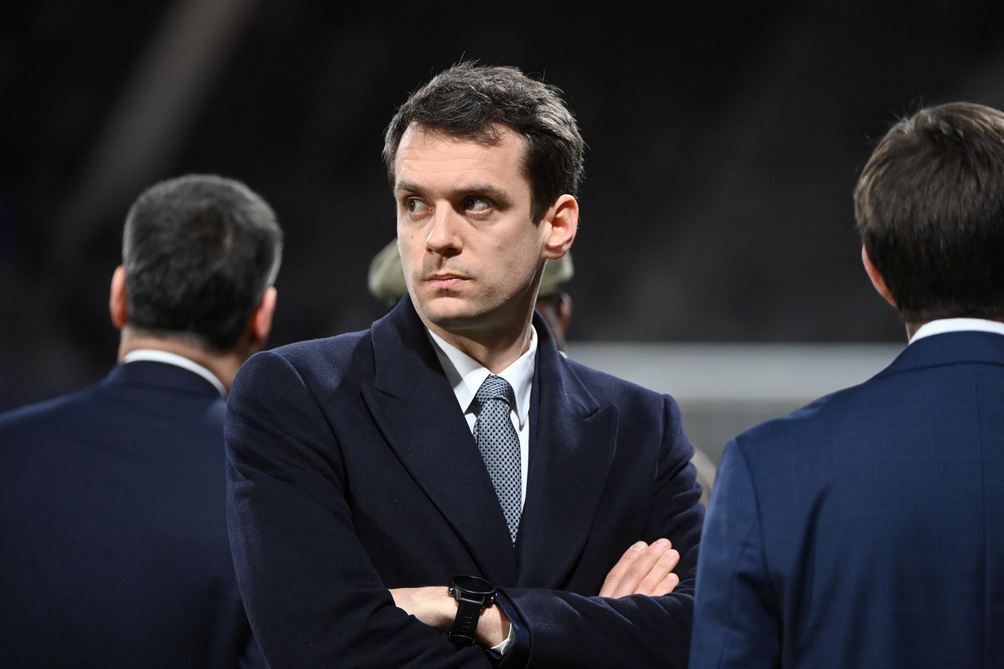 Le président par interim de l'OM, Alban Juster, prend la parole après la défaite à Monaco