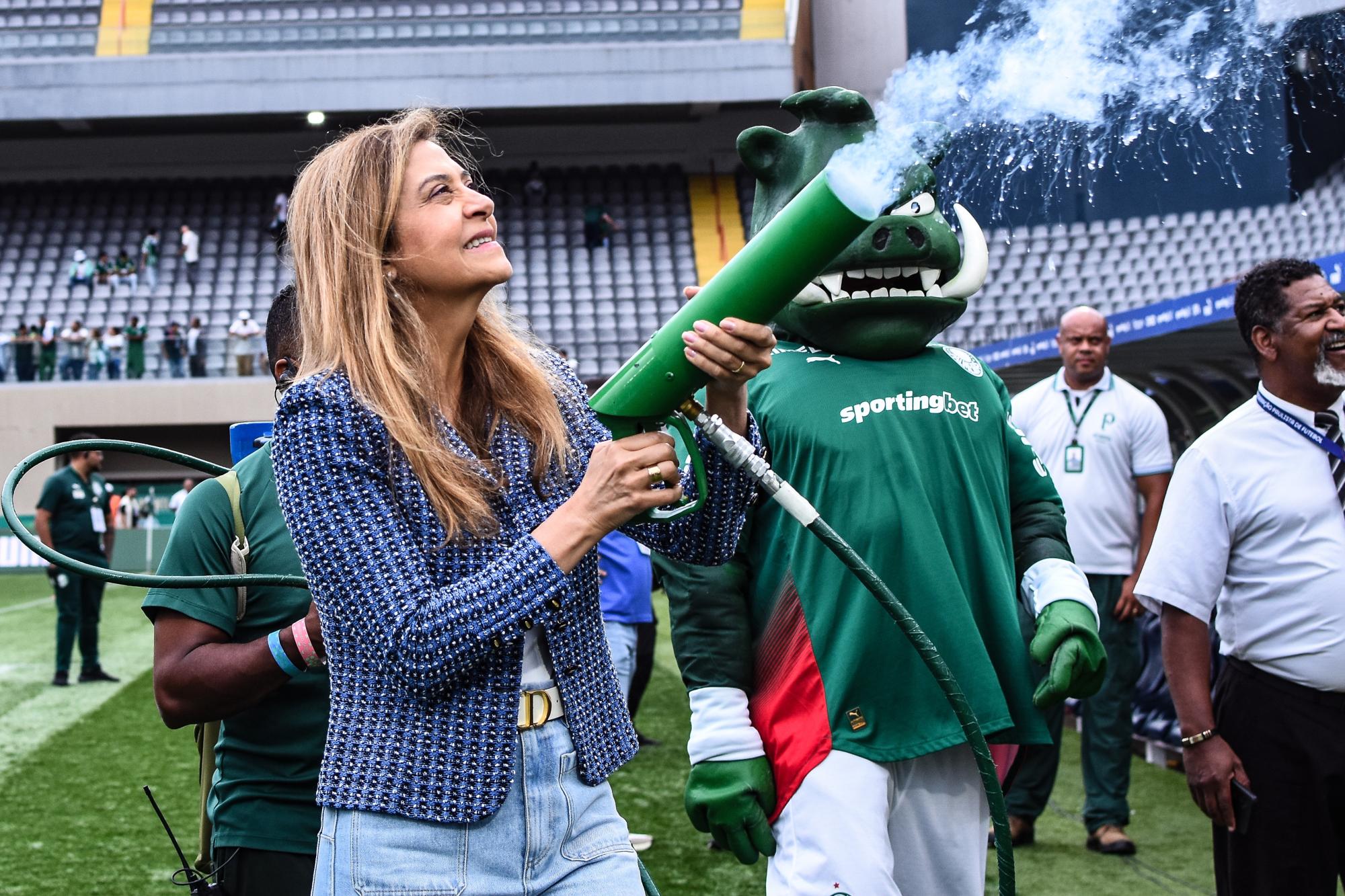 Brésil : La présidente de Palmeiras, Leila Pereira, dézingue les clubs brésiliens «/qui se prennent pour le Real Madrid/»