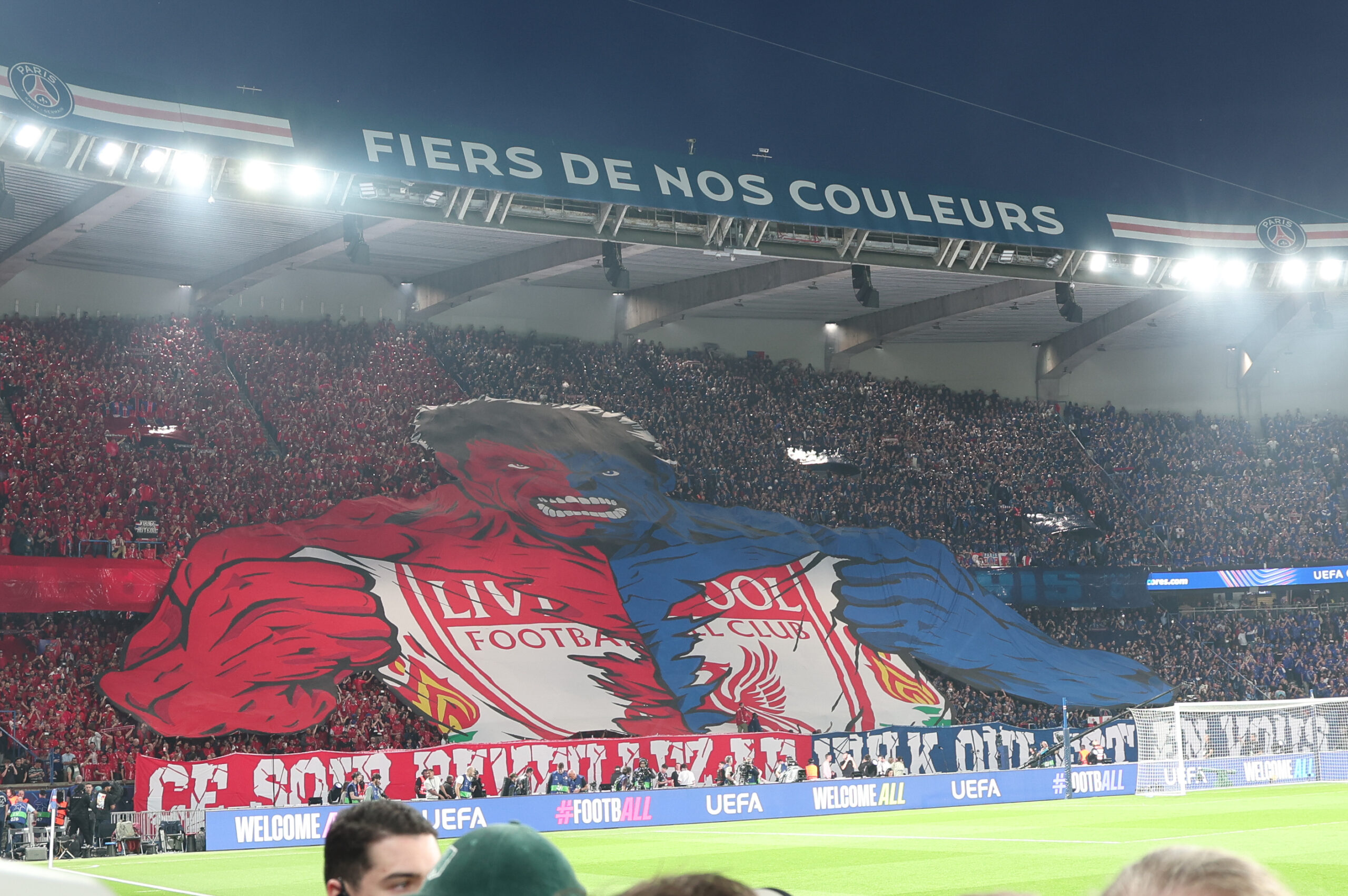 Ligue des champions : l'incroyable tifo en référence à Hulk au Parc des Princes lors de PSG-Liverpool