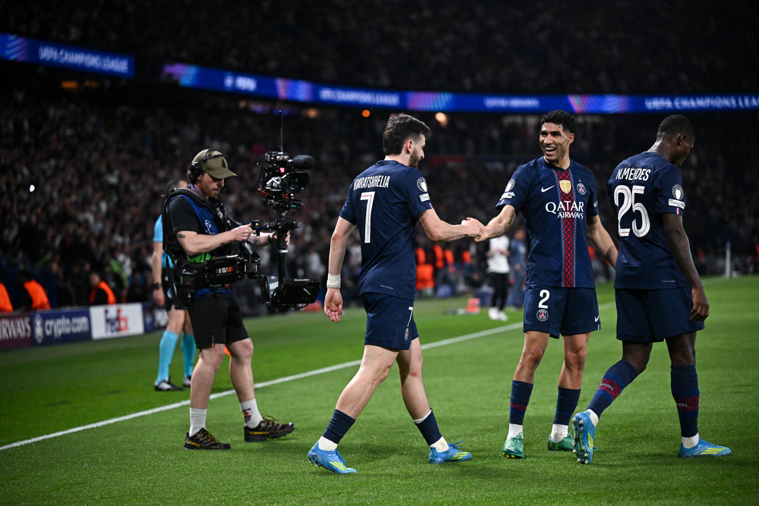 Khvitcha Kvaratskhelia, Warren Zaïre-Emery et Achraf Hakimi après la victoire du PSG face à Liverpool en Ligue des champions : « On aurait dû marquer plus de buts »