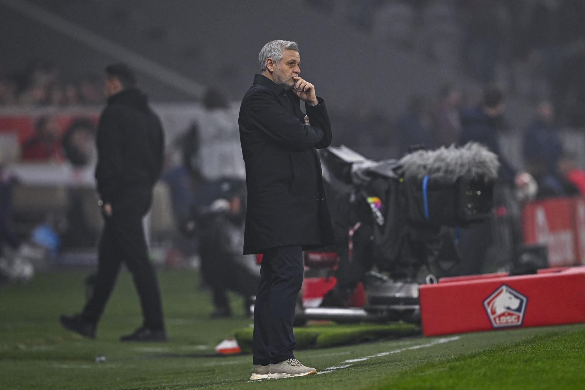 Ligue 1 : Endeuillé par la mort de son père, Bruno Genesio dirigera bien le LOSC à Toulouse