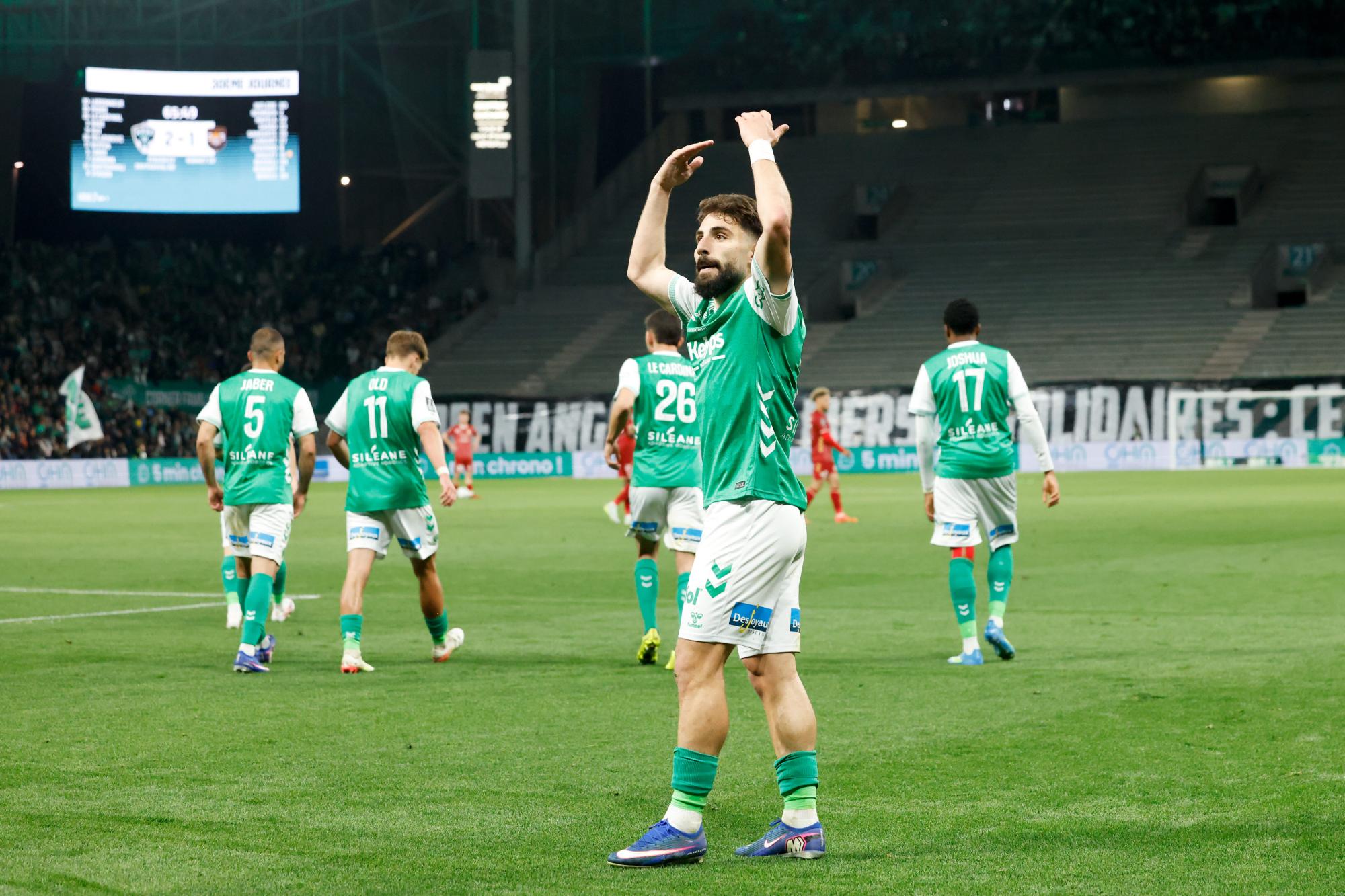 Ligue 2 : Saint-Étienne met la pression sur Troyes après sa victoire face à Dunkerque