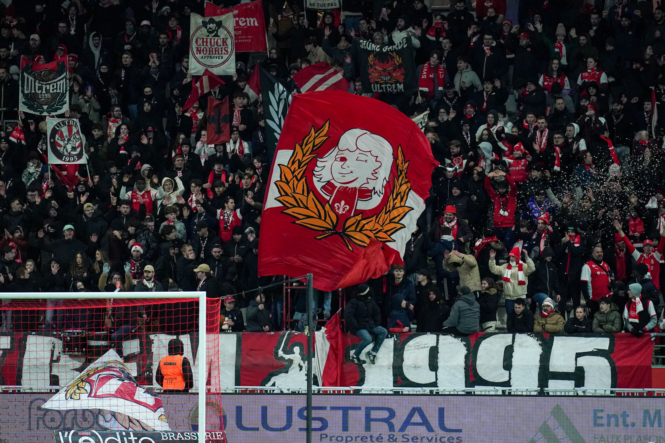 Des personnes armées sont entrées dans les locaux du Stade de Reims après le match nul à Laval