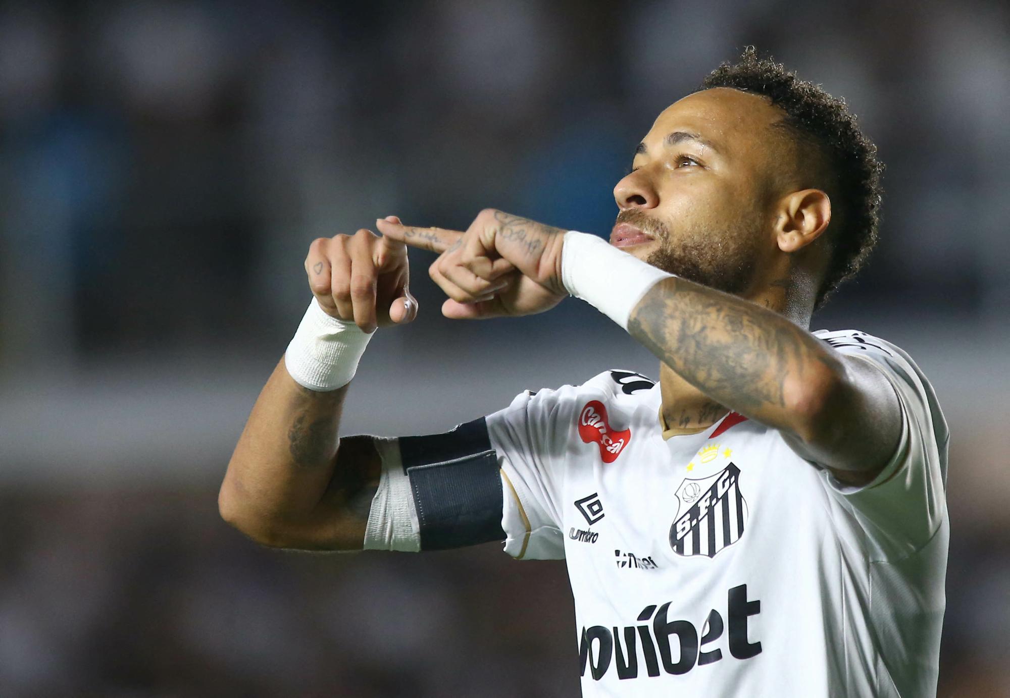 Critiqué, Neymar lâche ses nerfs sur un supporter au Brésil