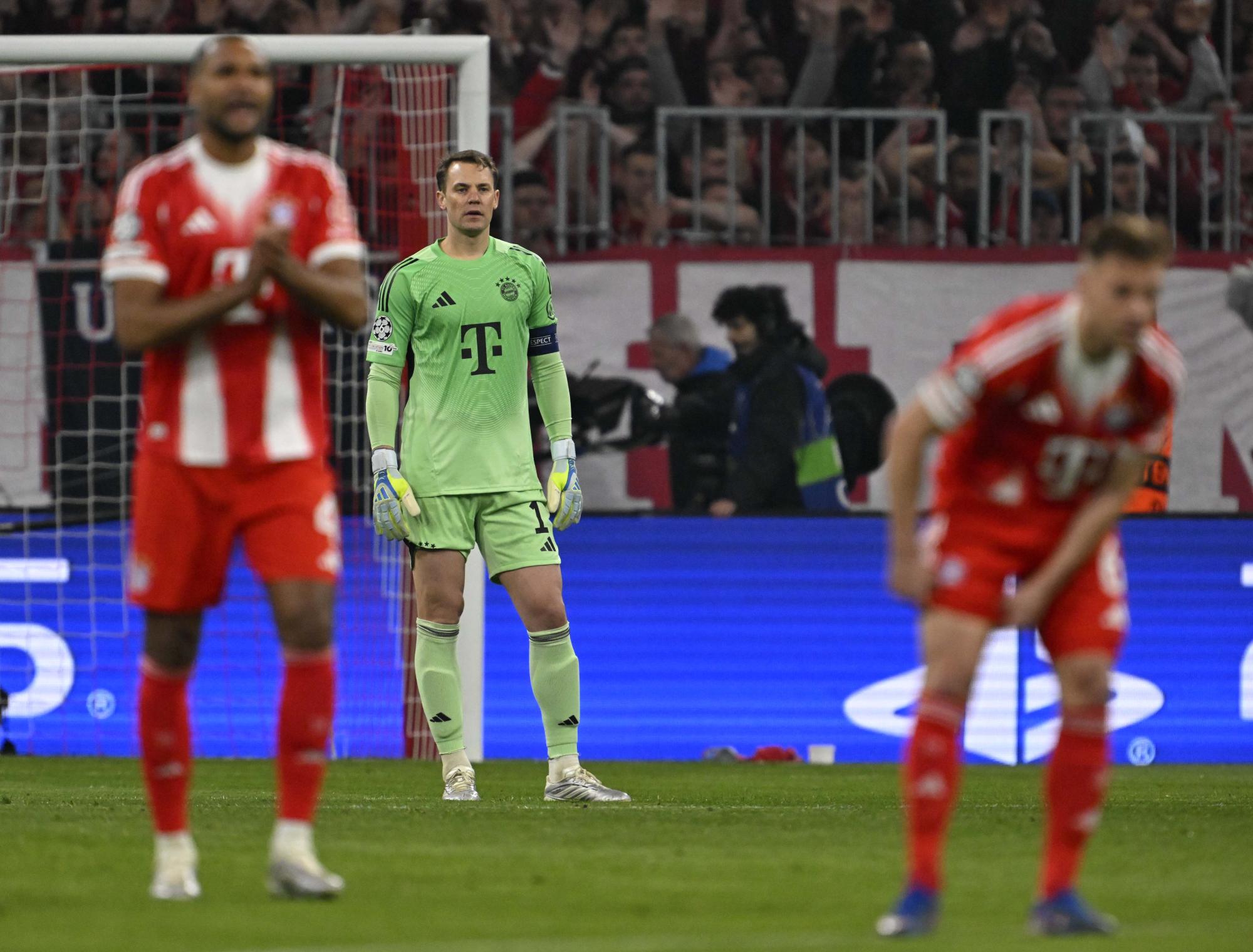Oliver Kahn conseille à Manuel Neuer de réfléchir sérieusement à une fin de carrière