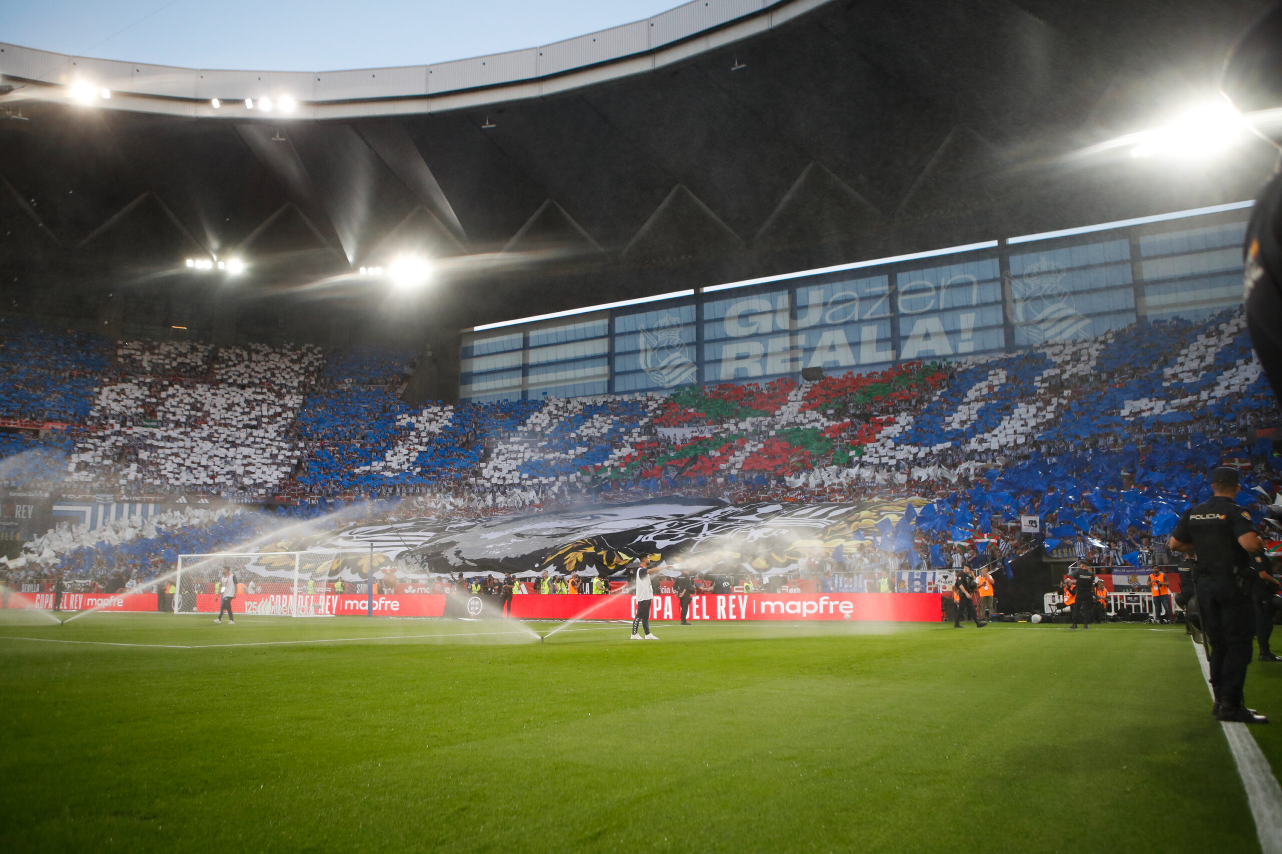 Coupe du Roi : La Real Sociedad rend hommage à un supporter décédé après sa finale remportée