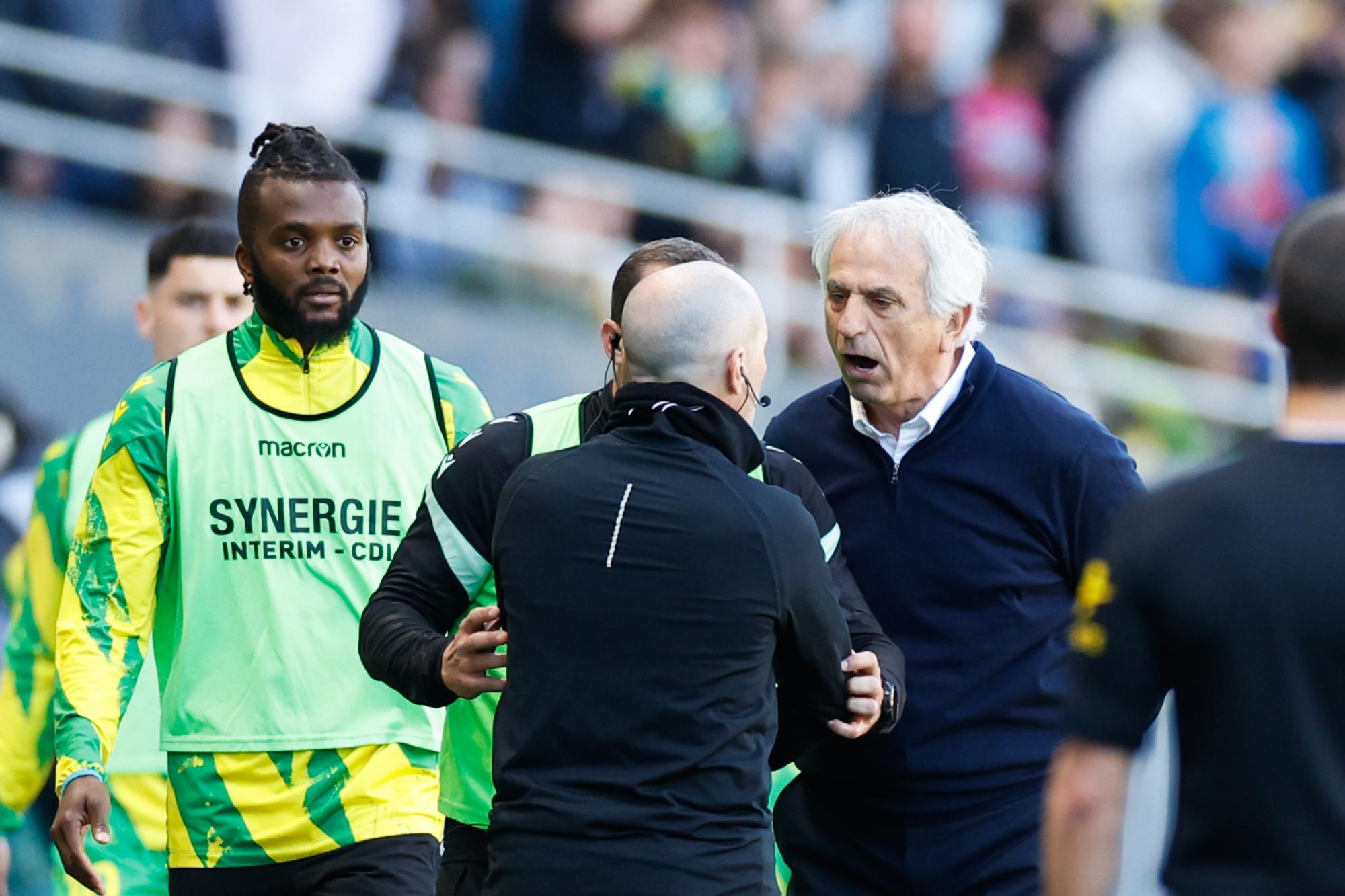 Ligue 1 : Vahid Halilhod~i ulcéré par l'expulsion de Dehmaine Tabibou s'en est violemment pris aux arbitres avant d'être expulsé à son tour