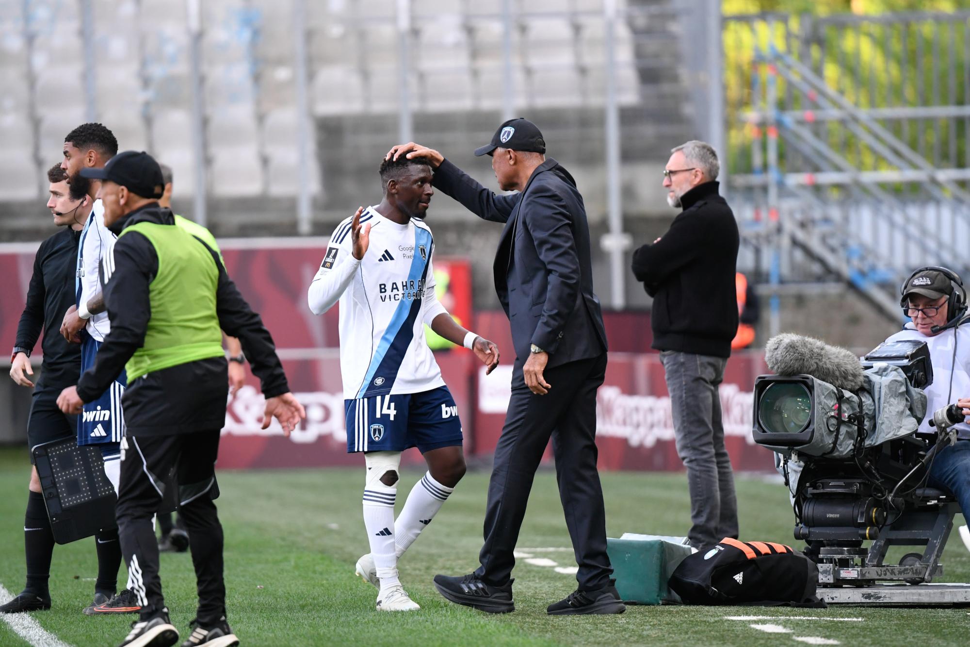 Ligue 1 : Antoine Kombouaré particulièrement satisfait du maintien du Paris FC après la victoire face à Metz