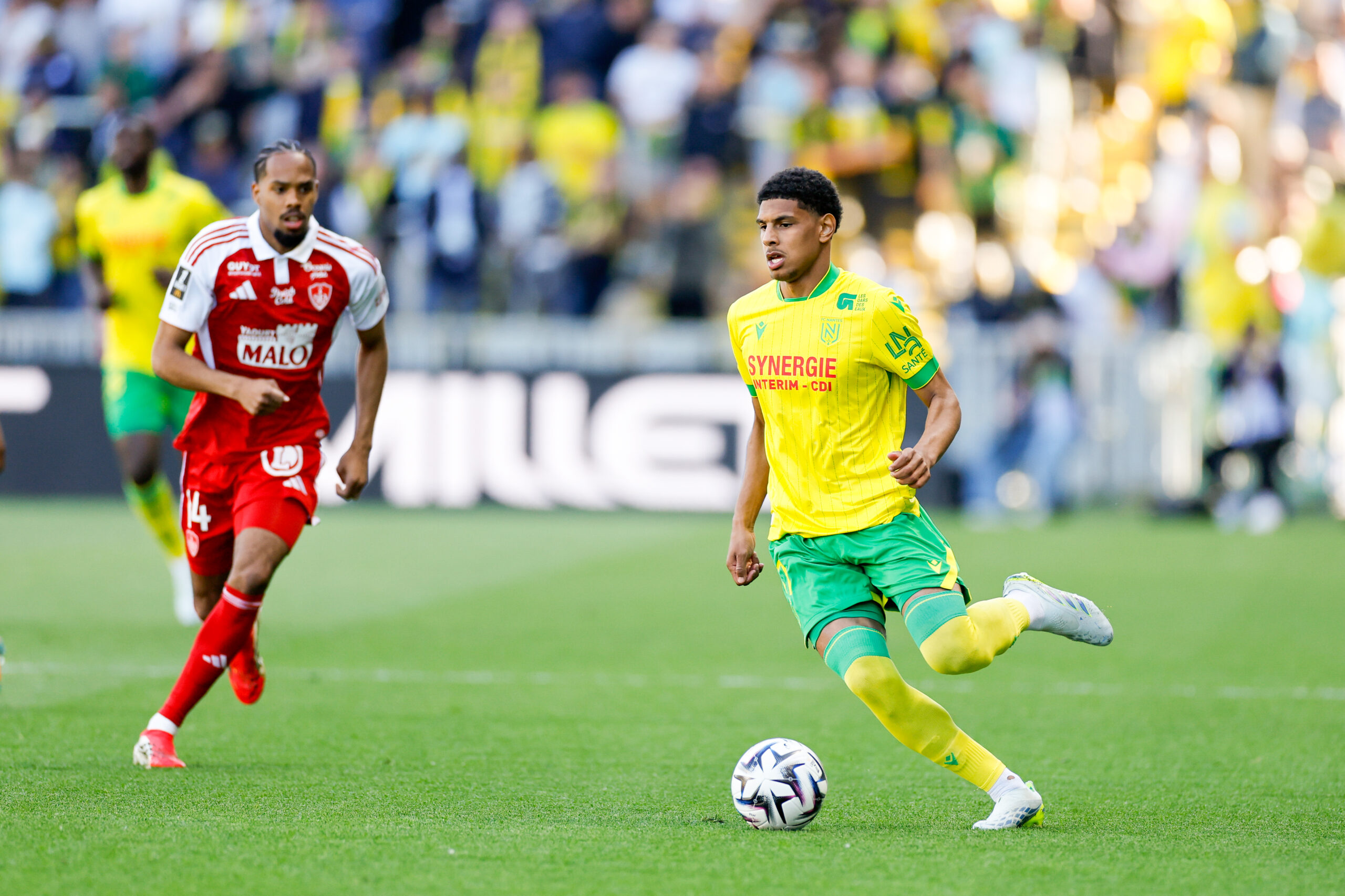 L'arbitre de Nantes Brest Guillaume Paradis demande l'annulation du carton rouge de Dehmaine Tabibou
