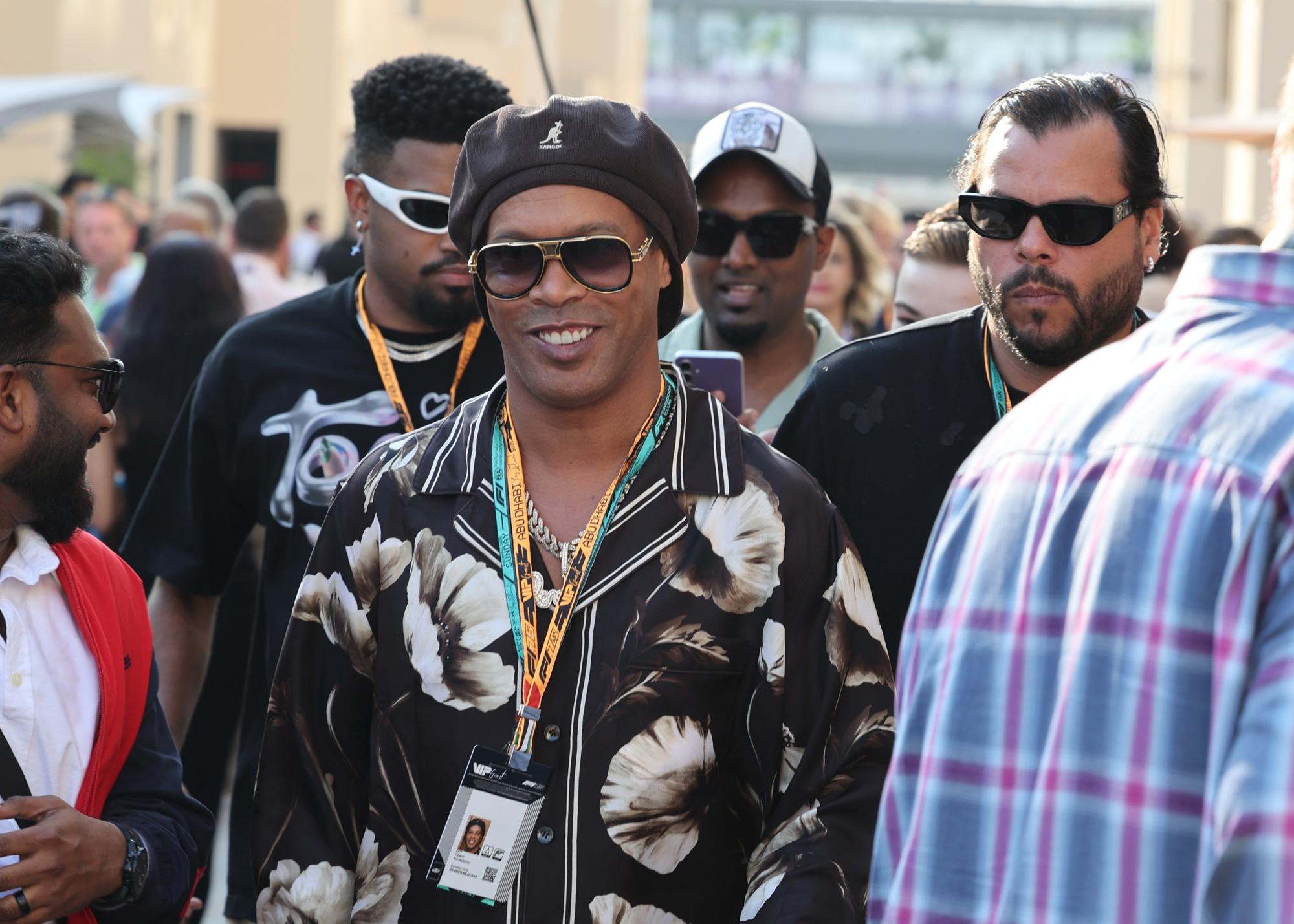 Brésil : «/C'est toujours une joie de revenir à Paris », assure Ronaldinho de passage dans la capitale française pour remettre le Ballon d'or