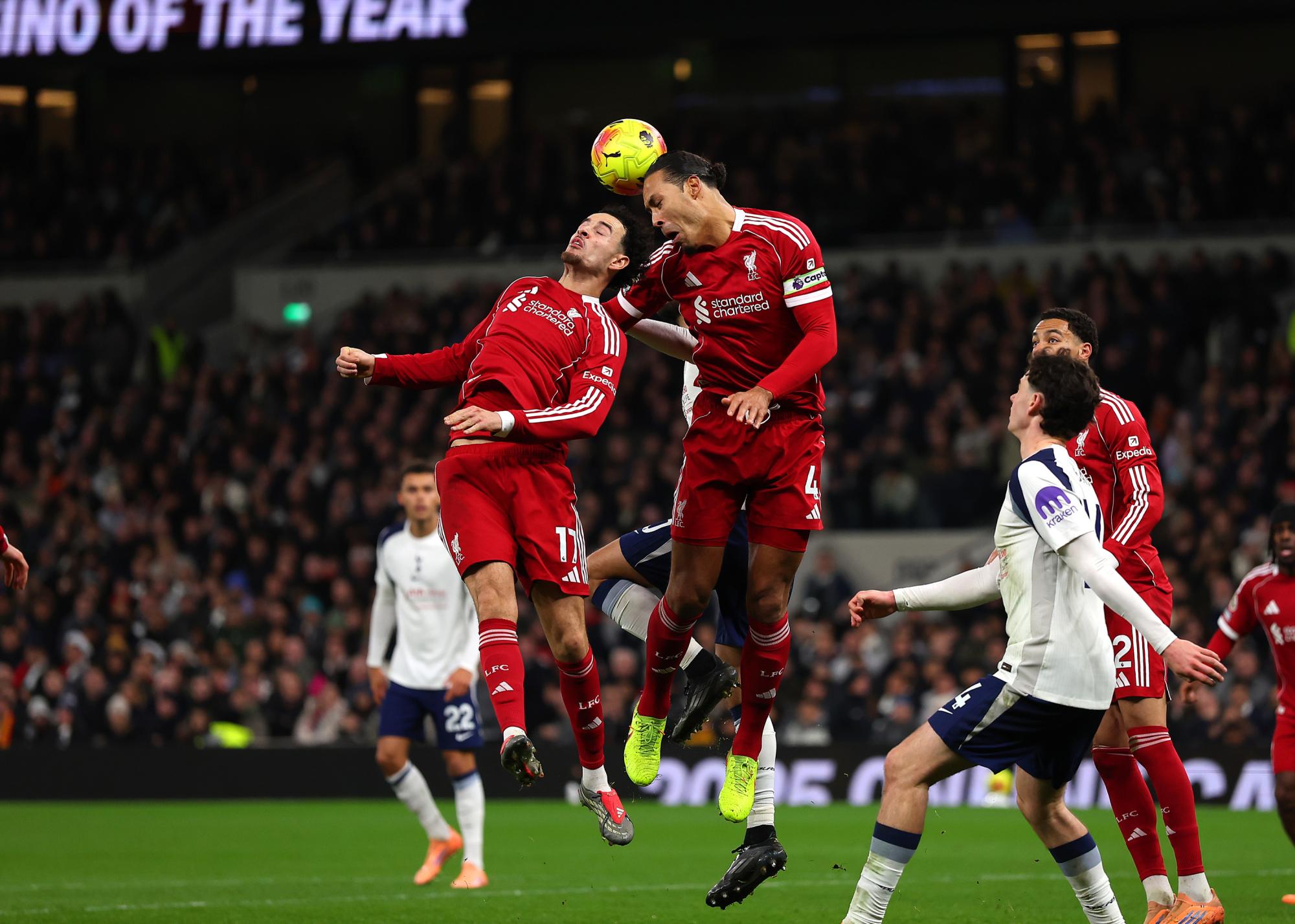 Revoir la conception des ballons de foot pour les rendre moins dangereux pour la santé : la théorie des chercheurs anglais