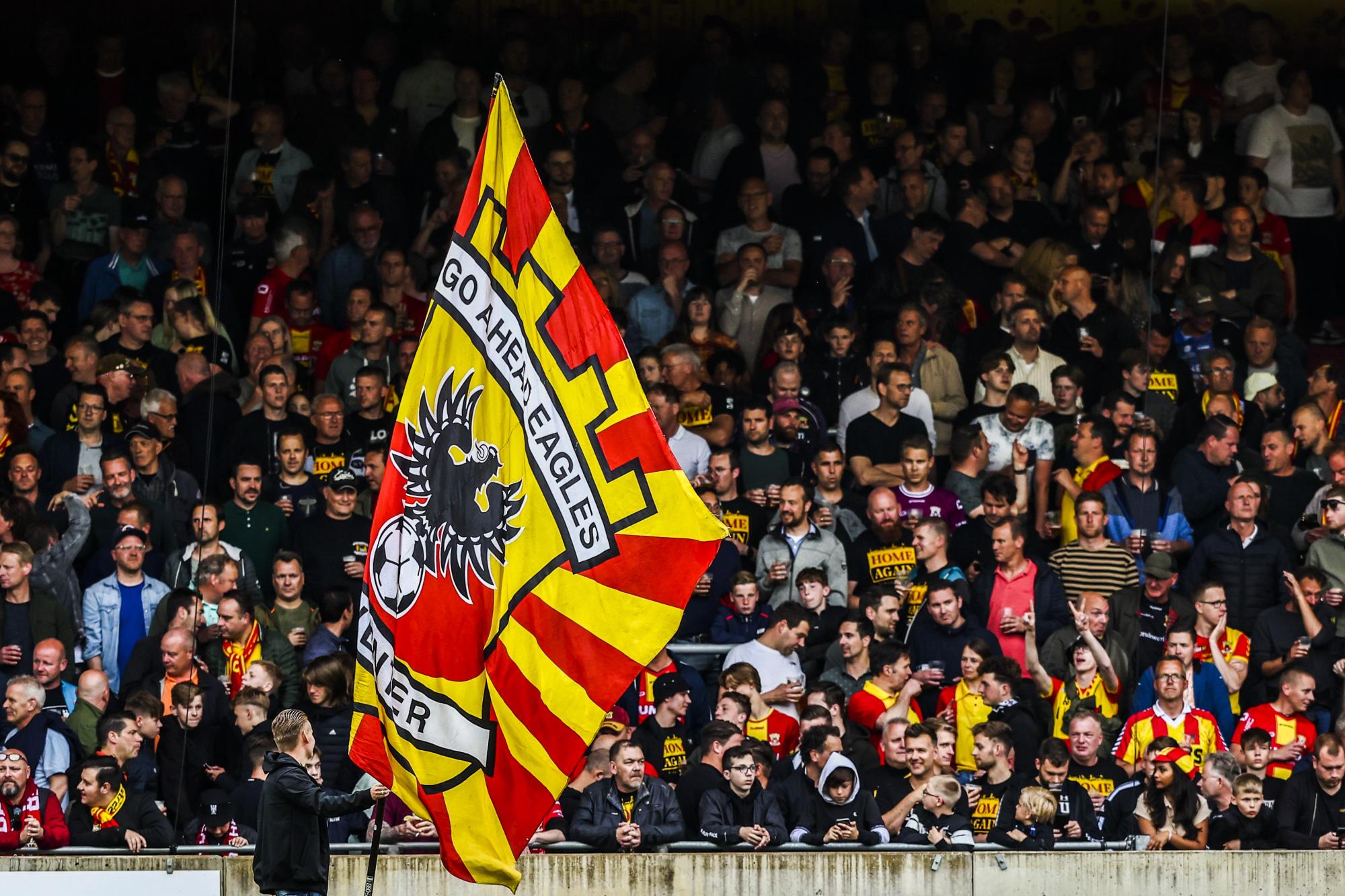 Un magnifique tifo en hommage à une intendante des Go Ahead Eagles