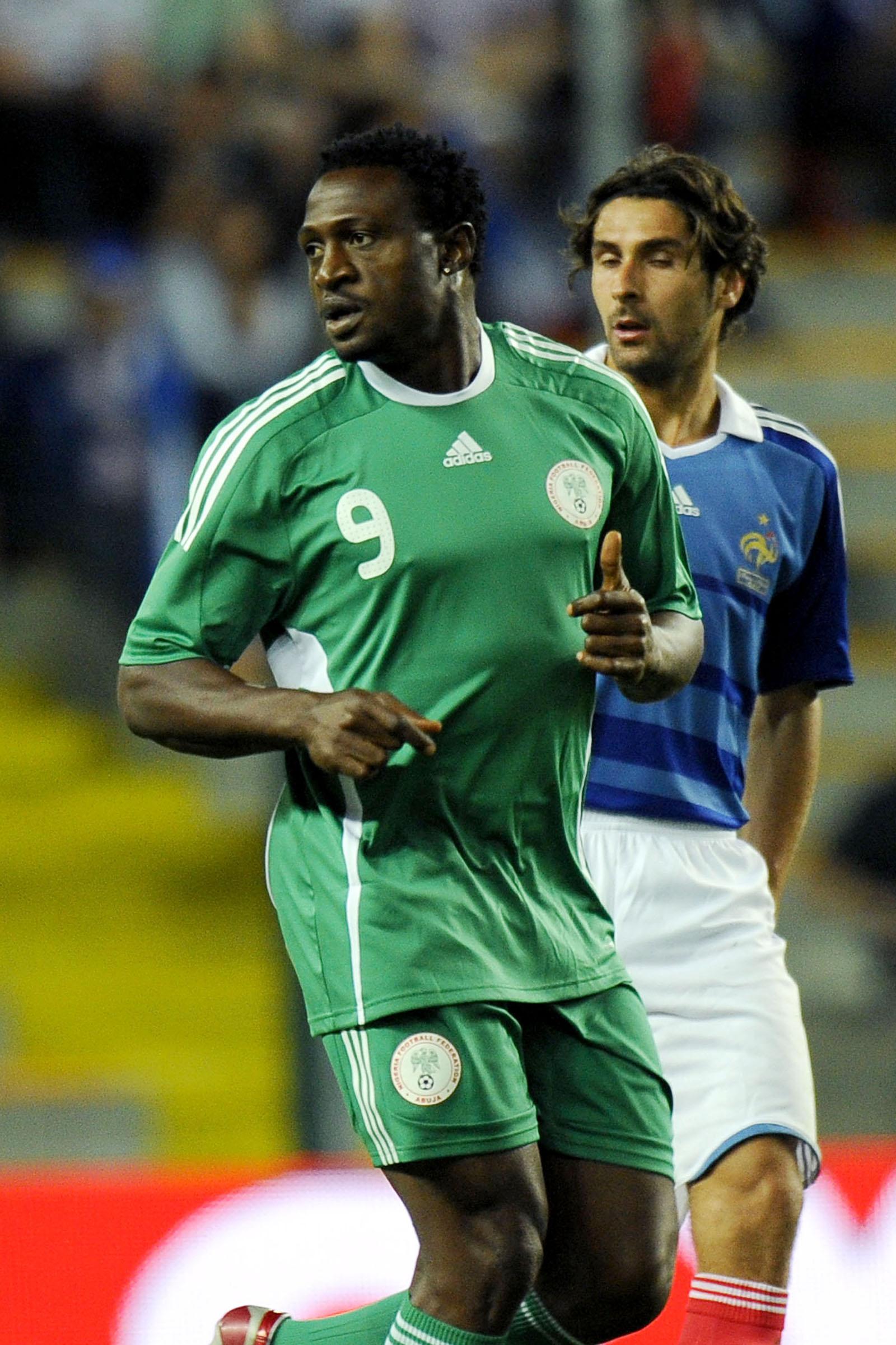 Michael Eneramo, un ancien international nigérian de 40 ans, meurt d'une crise cardiaque sur un terrain de football