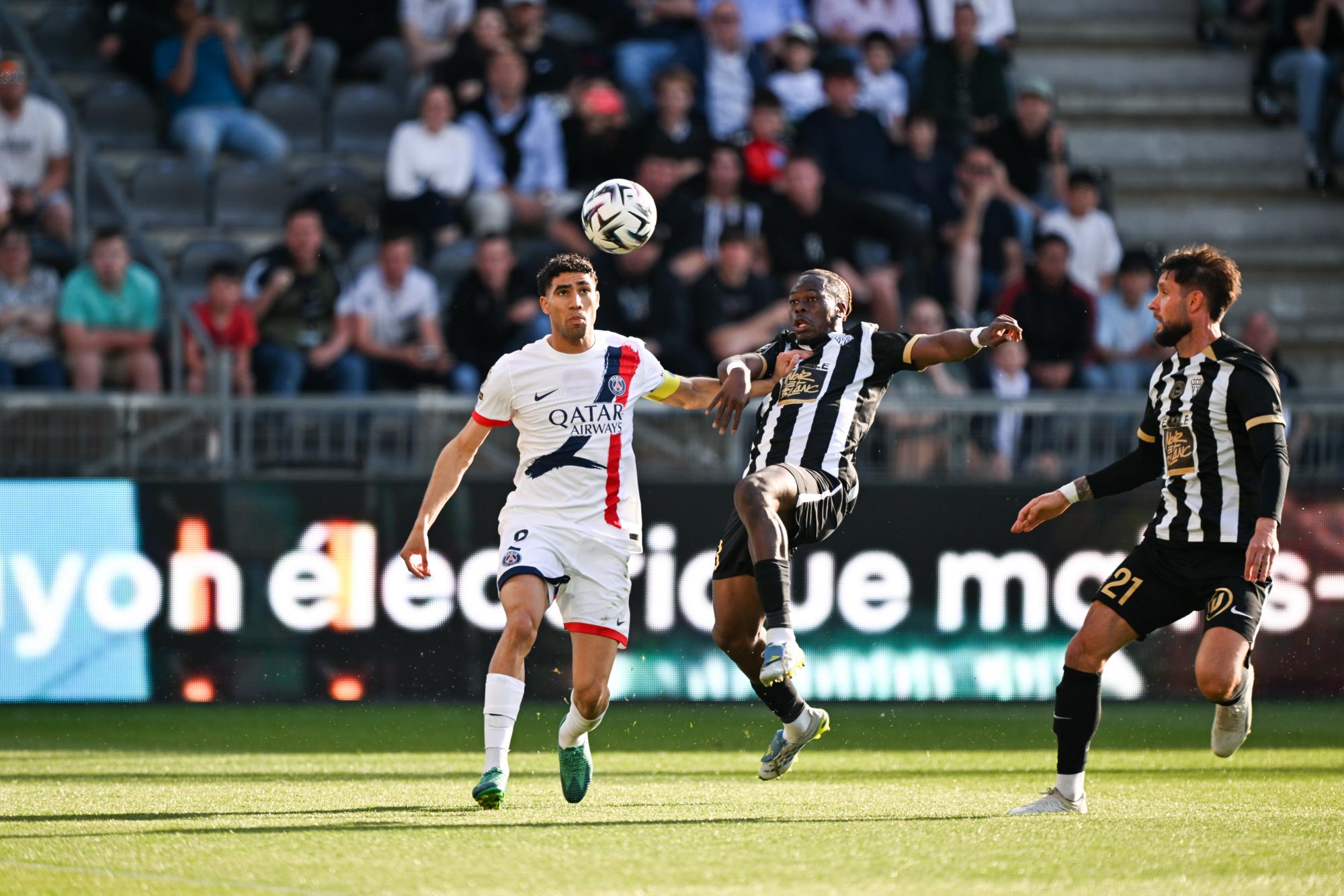 PSG : Sorti à la mi-temps, Achraf Hakimi blessé à Angers ?