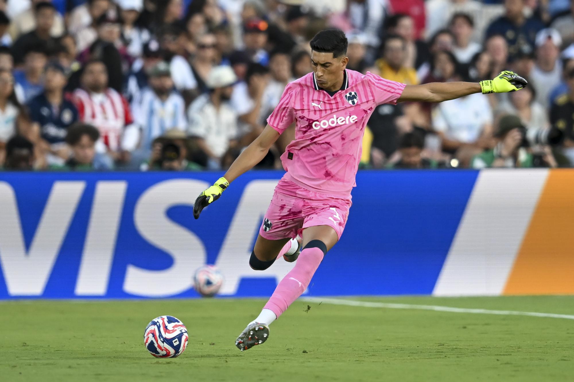 Le gardien de Saragosse envoie une patate au capitaine d'Huesca