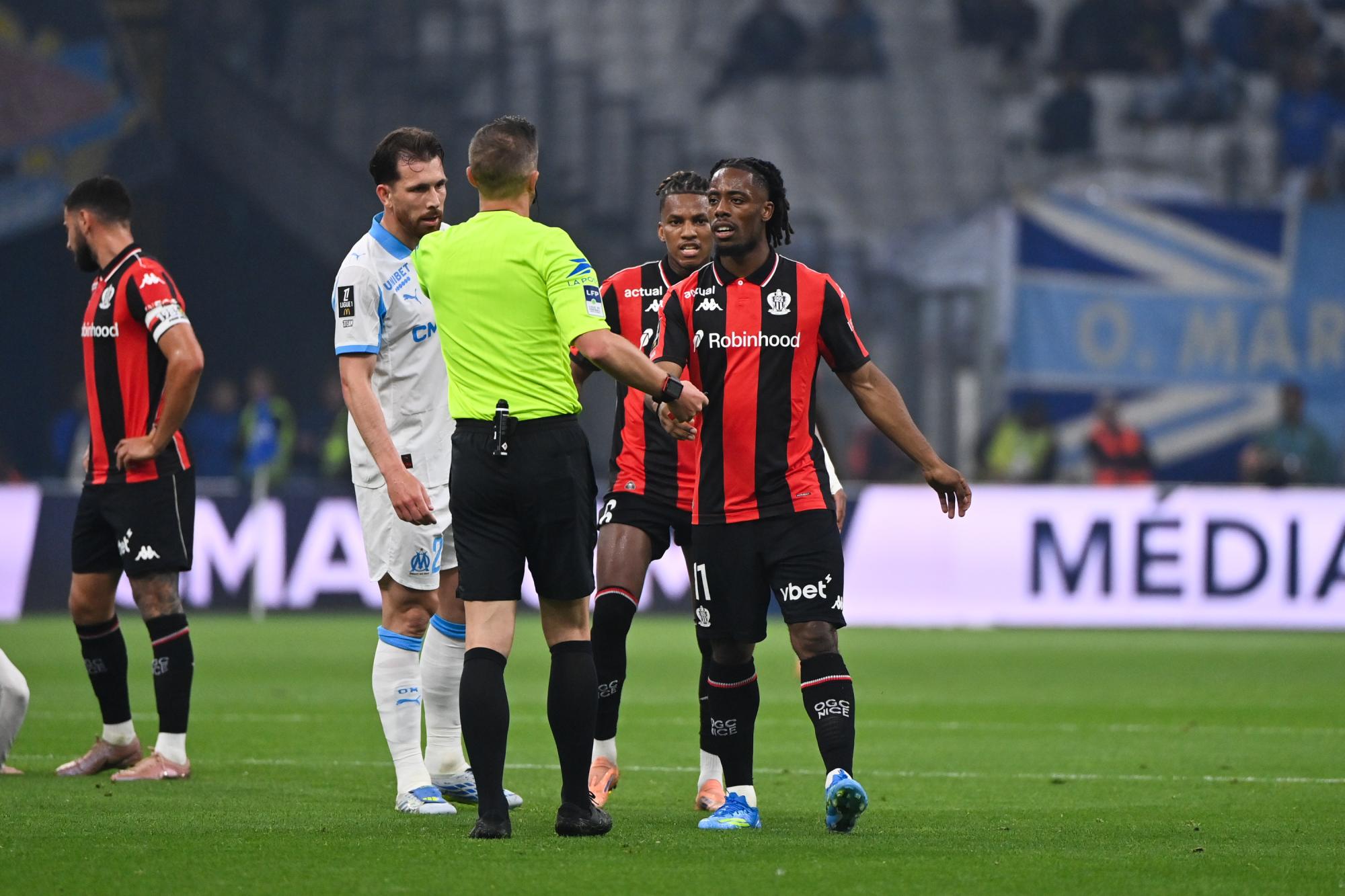 Niels Nkounkou a activé le mode chambrage sur l'OM après la panenka d'Elye Wahi