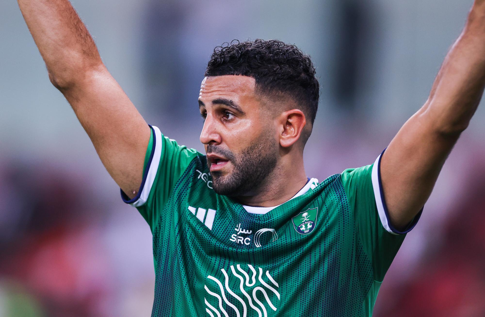 Pour fêter le titre d'Al-Ahli en Ligue des champions asiatique, Riyad Mahrez offre une Rolex à tous ses coéquipiers