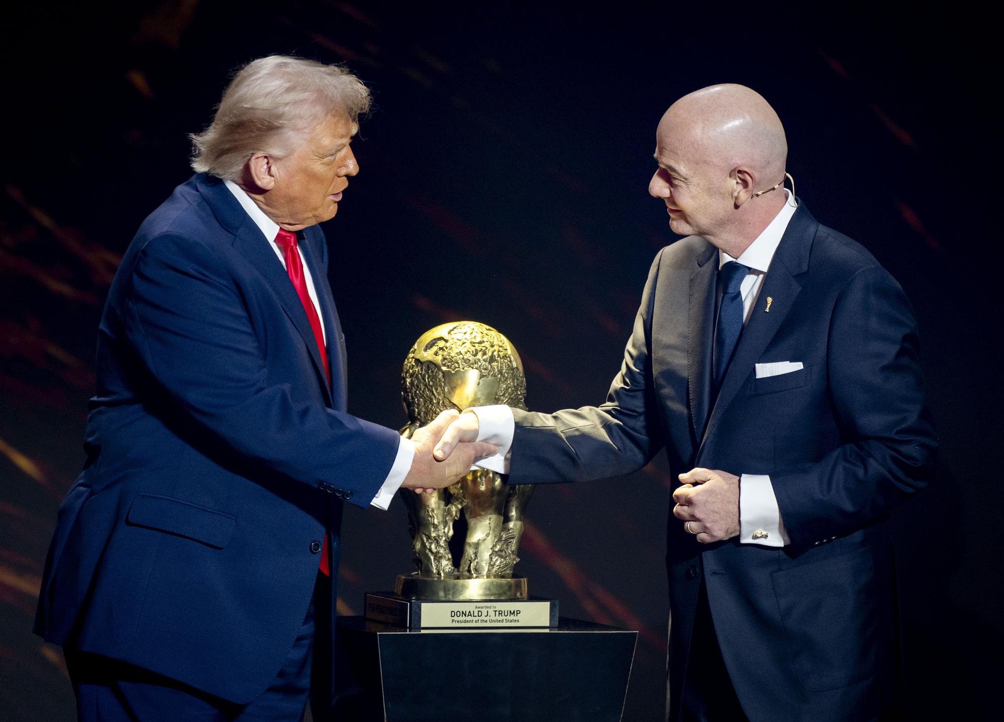Donald Trump-Gianni Infantino : un consensus sur la participation de l'Iran à la Coupe du monde 2026 qui interroge et une bromance qui continue