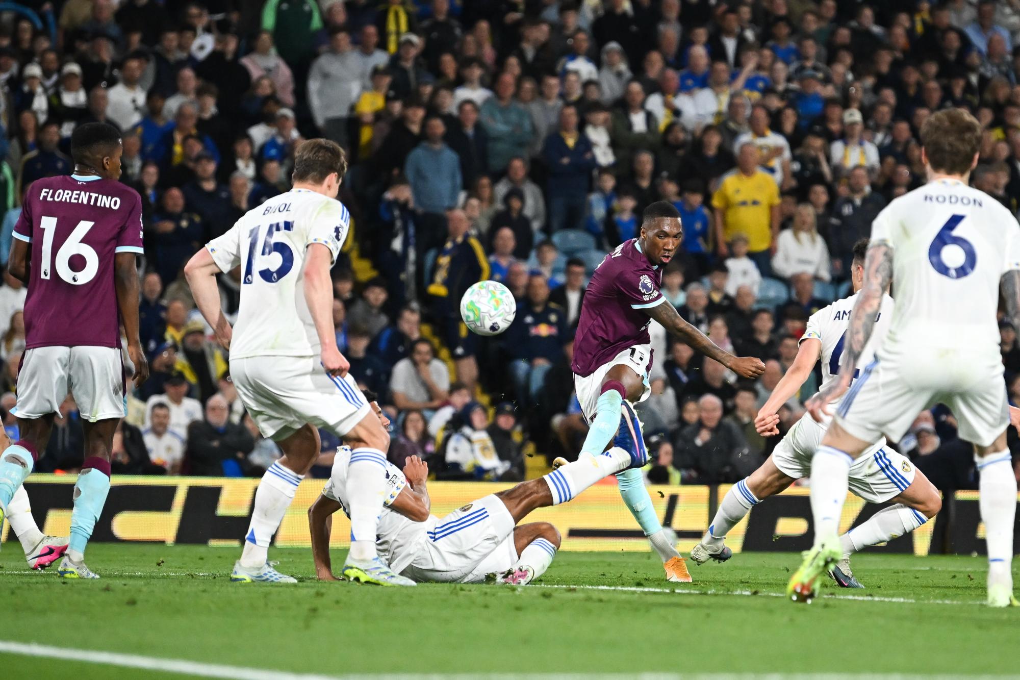 Angleterre : Leeds se rapproche du maintien en Premier League en trollant Burnley