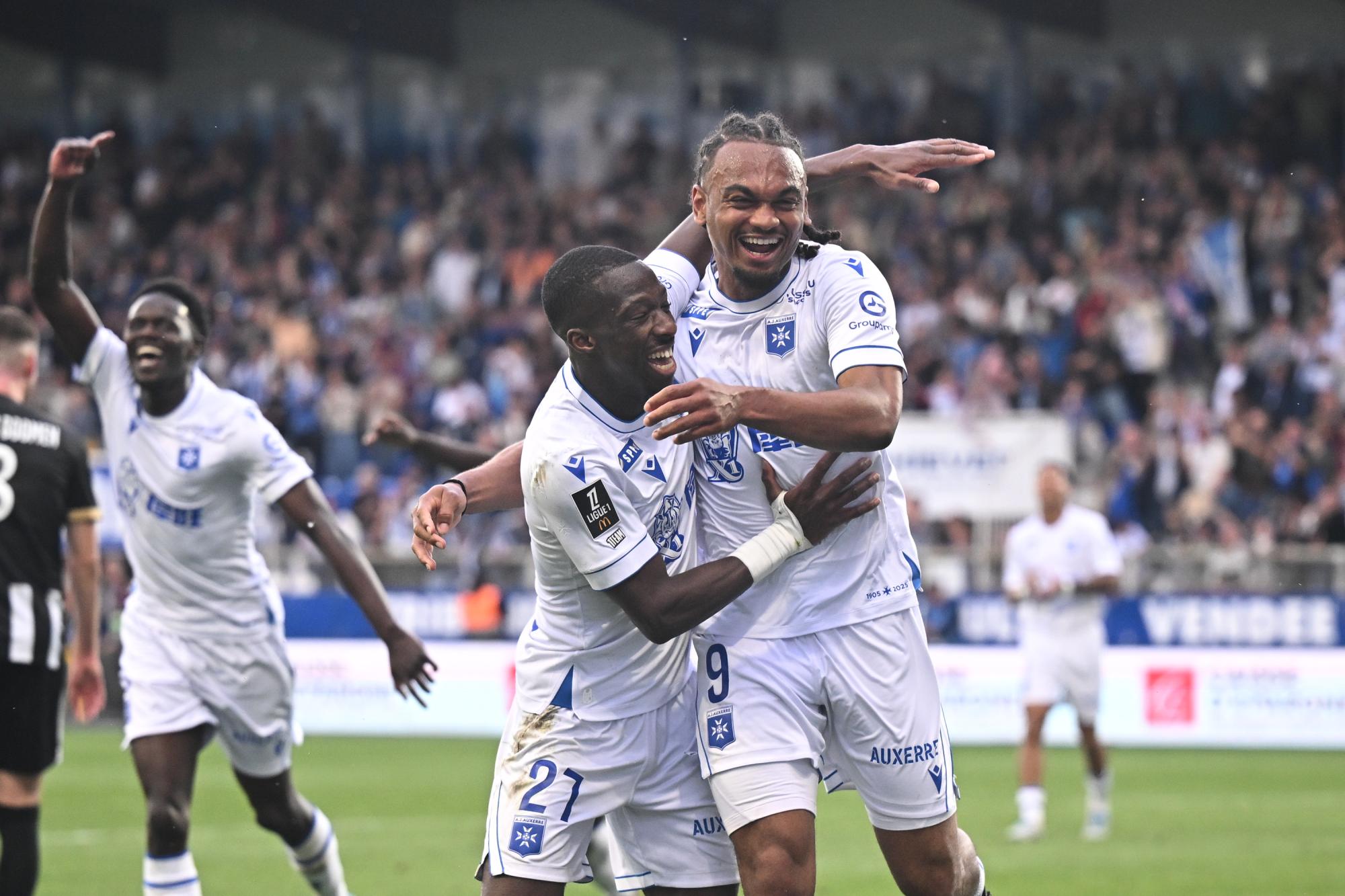 Auxerre se rapproche du maintien après sa victoire contre Angers, le Paris FC martyrise Brest et Strasbourg laisse Toulouse dans le top 10