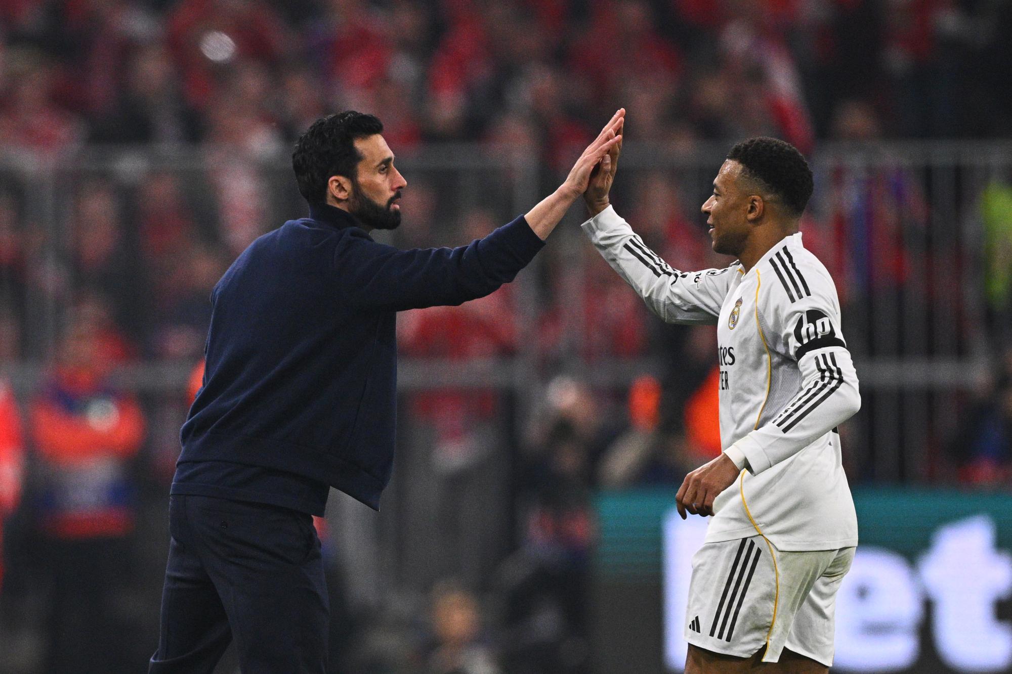 Arbeloa prend (encore) la défense de Mbappé, parti se reposer en Sardaigne
