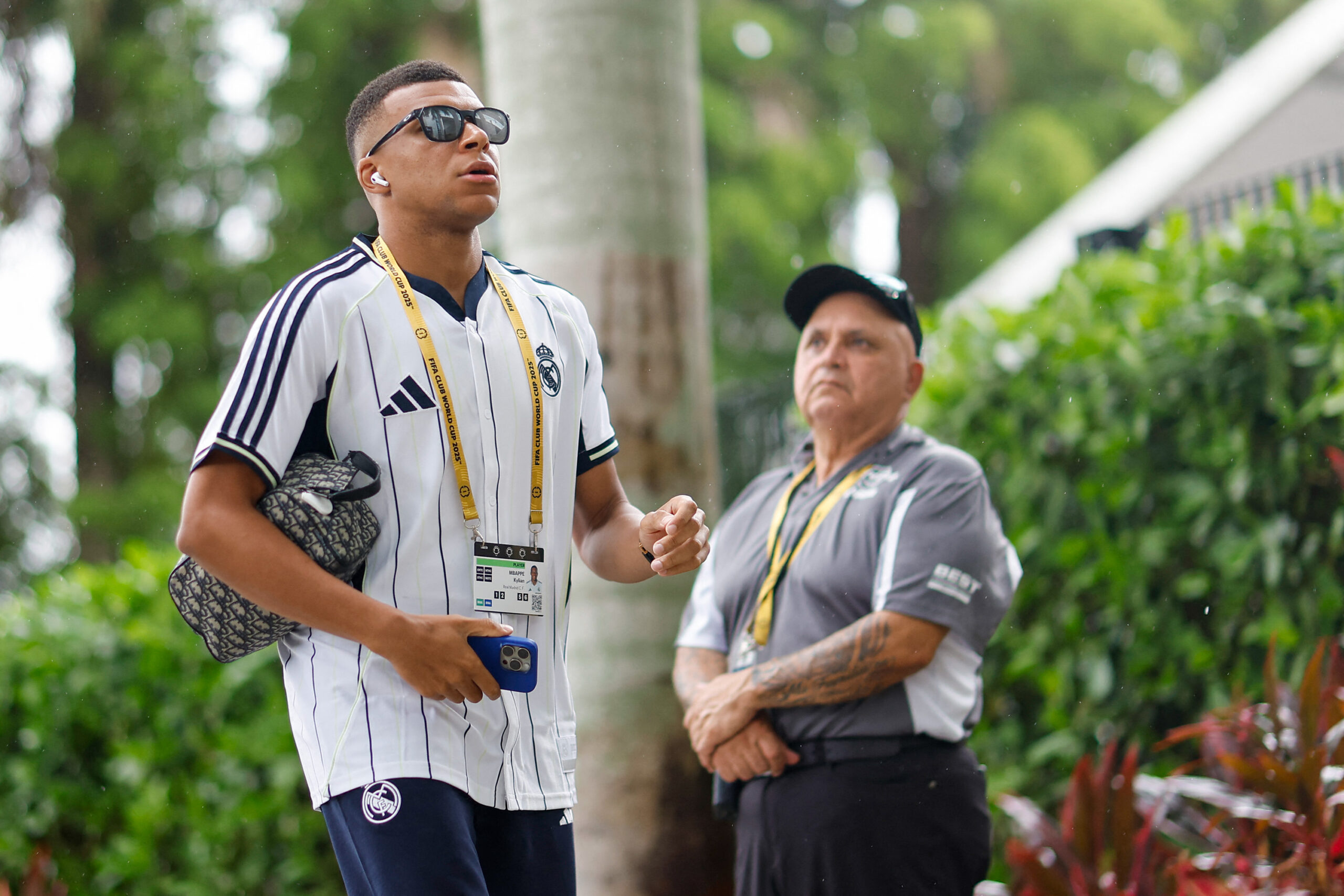 Mbappé : Huit destinations meilleures que la Sardaigne pour se ressourcer pendant une blessure