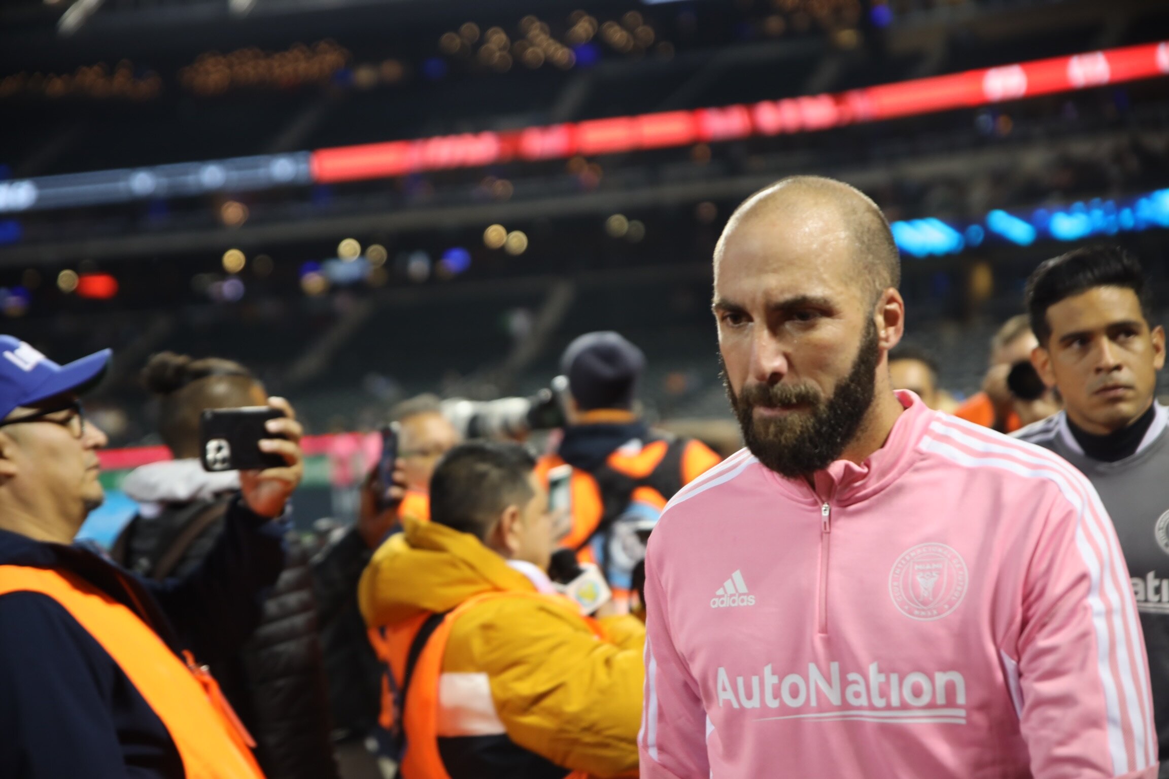 La photo de Gonzalo Higuaín qui fait le buzz sur les réseaux sociaux vient-elle d'une IA ?