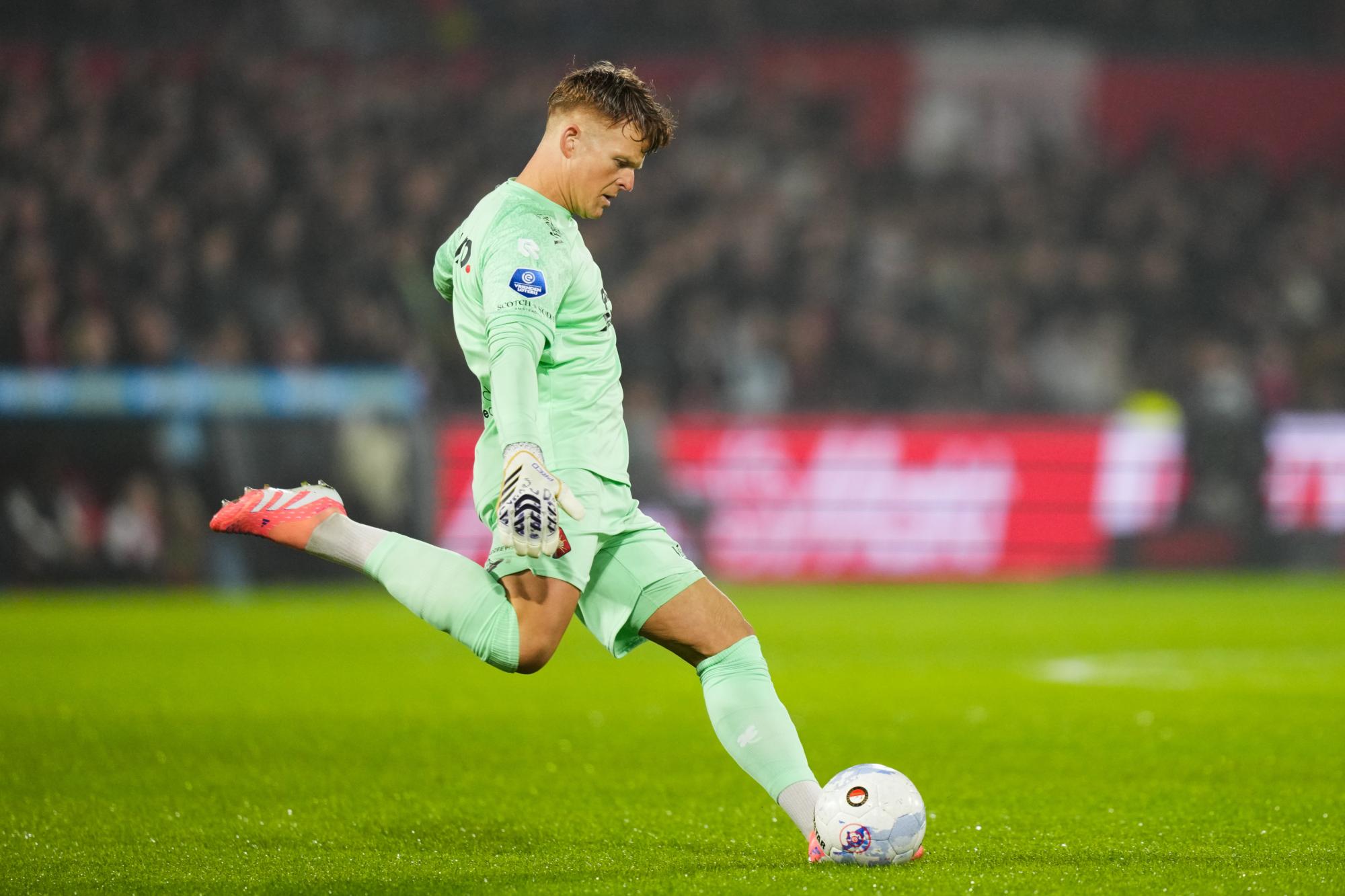 Pays-Bas : Le gardien de Telstar, Ronald Koeman Jr, réussit à gagner 13 minutes avec ses dégagements