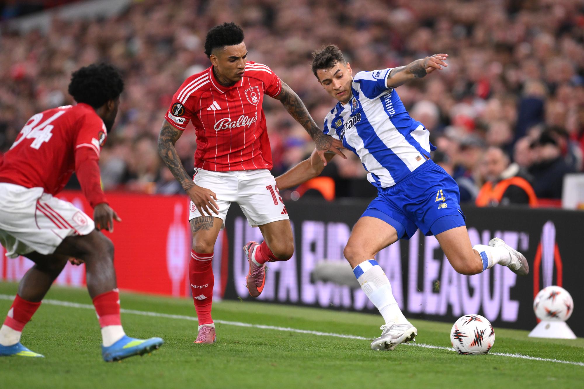 Jakub Kiwior, actuellement prêté par Arsenal à Porto, s'engage définitivement avec le club portugais