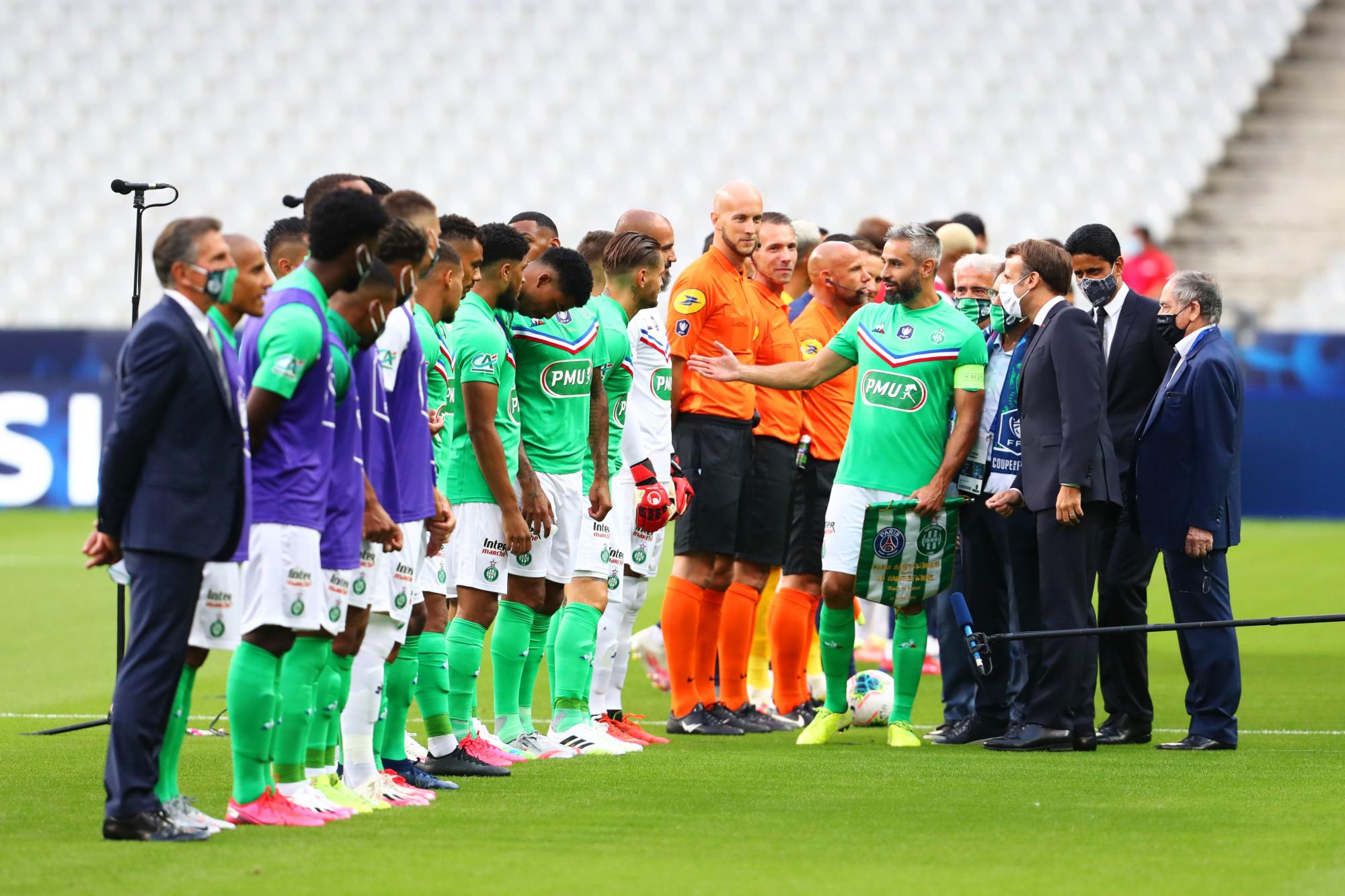 Emmanuel Macron rend hommage aux Verts de 76, célébrés à Saint-Étienne ce week-end