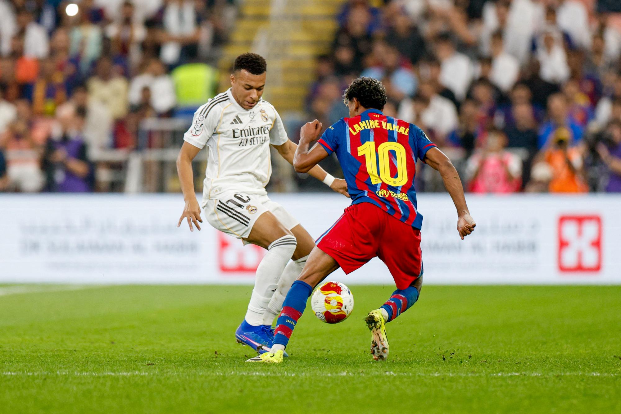 Liga : Les commentateurs du Clasico, Benjamin Da Silva et Omar Da Fonseca, ont enfilé des masques à l'effigie de Lamine Yamal et de Kylian Mbappé