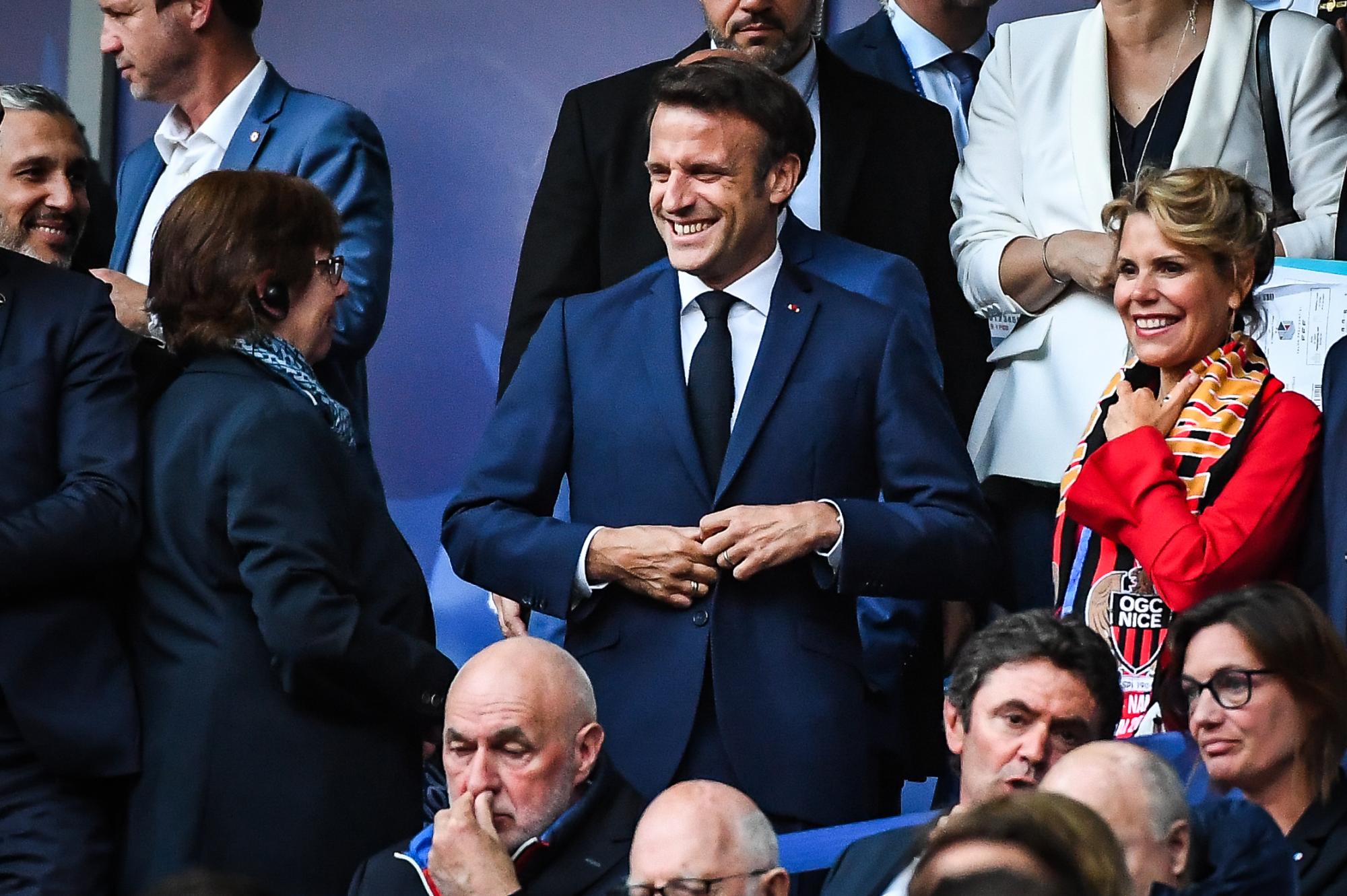 Emmanuel Macron prépare-t-il sa reconversion dans le foot ?