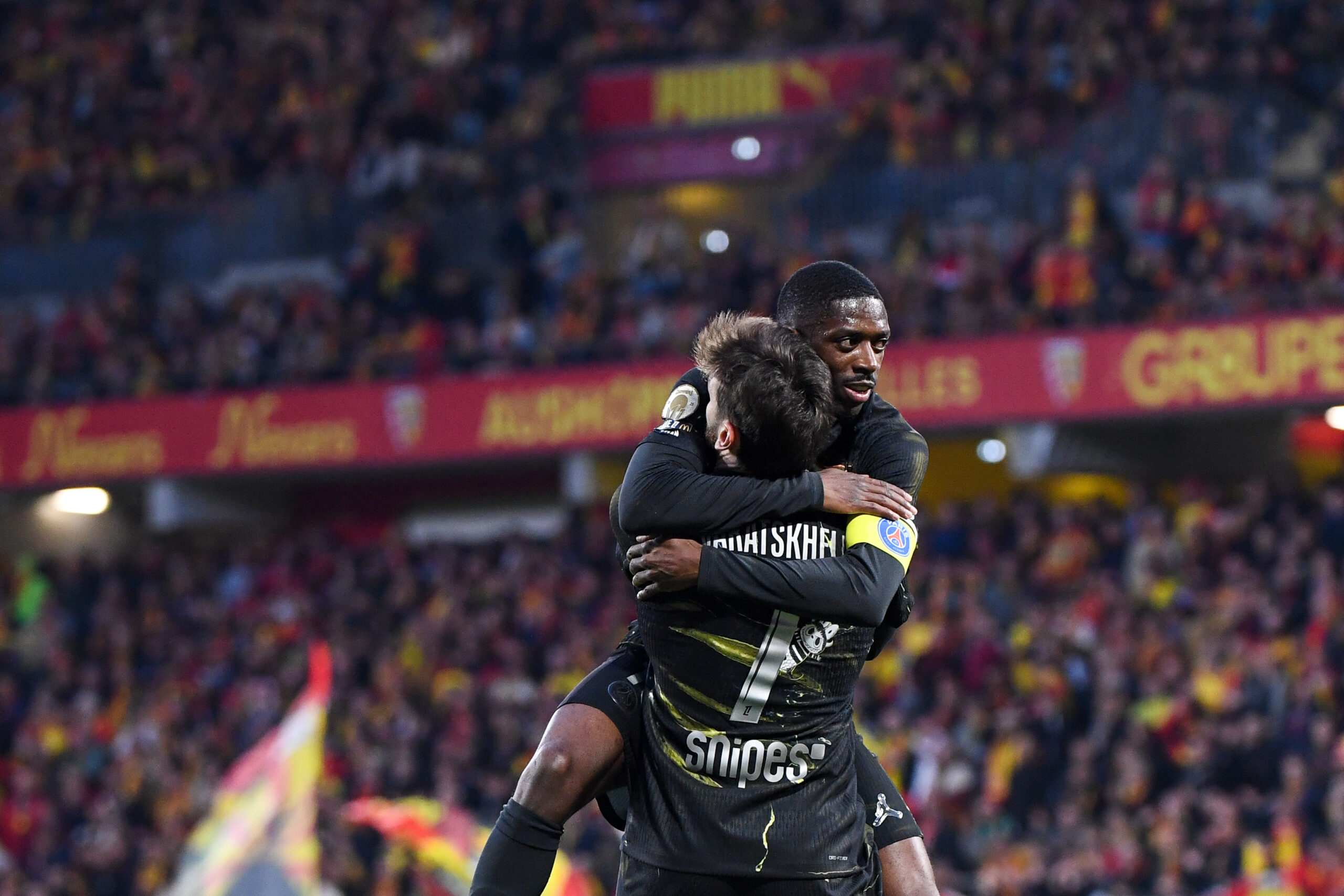 Ligue 1 : le PSG coiffe sa couronne de champion de France à Lens
