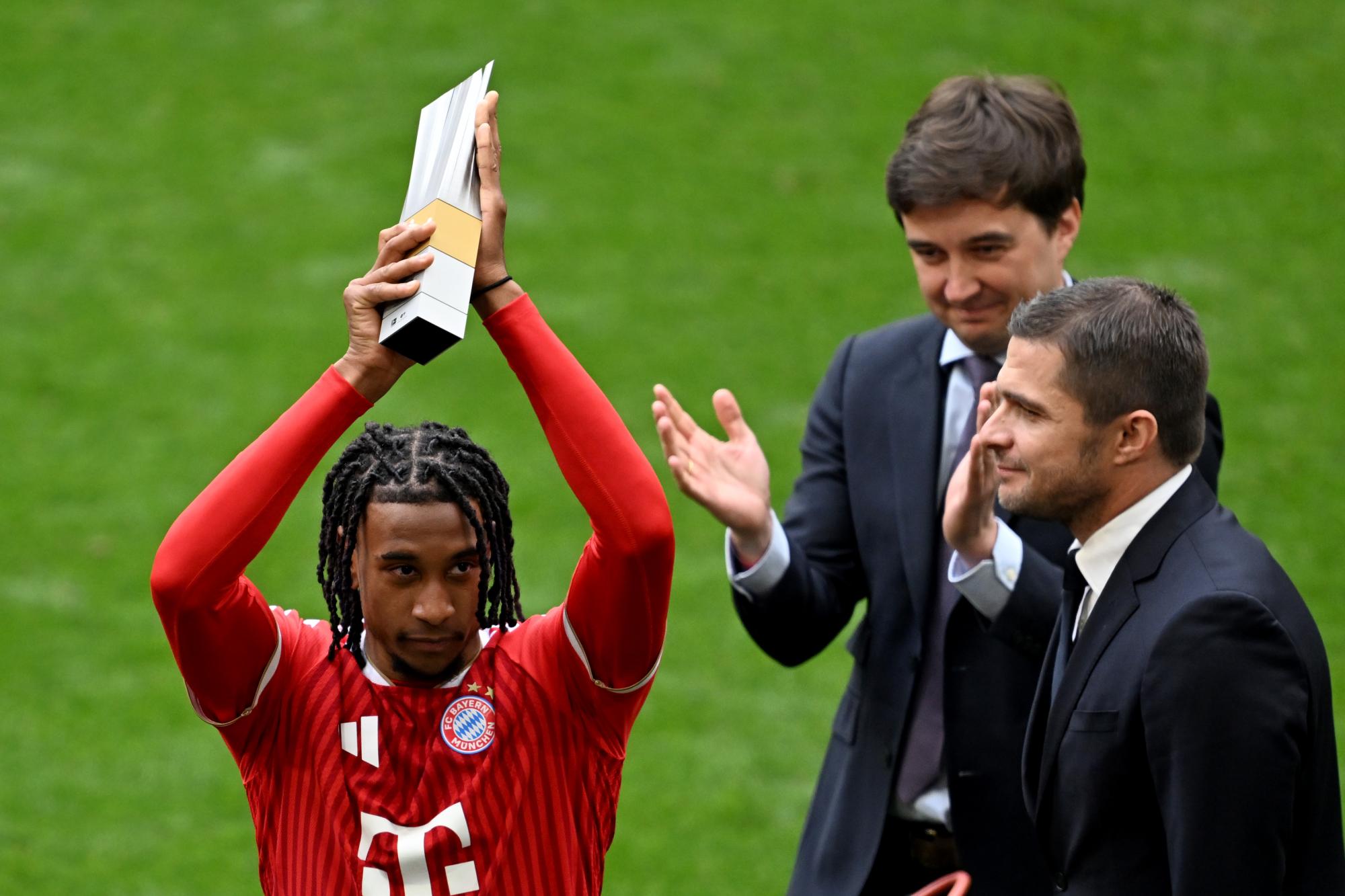 Bayern : Michael Olise élu joueur de la saison en Bundesliga, le Français succède à Harry Kane