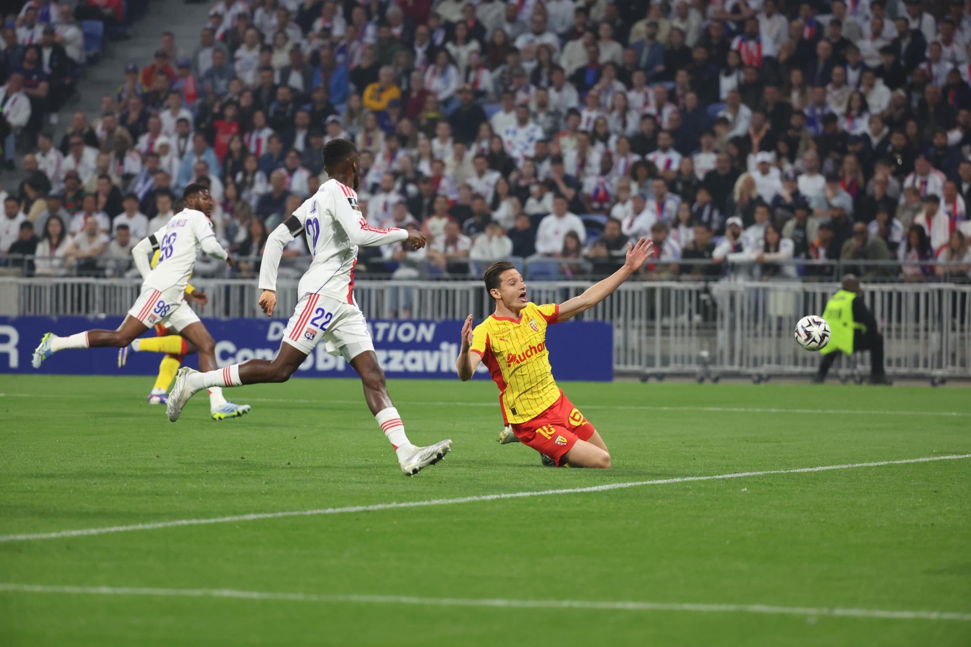 Ligue 1 : Lyon chute lourdement face à Lens et devra passer par les barrages de qualification pour la Ligue des champions