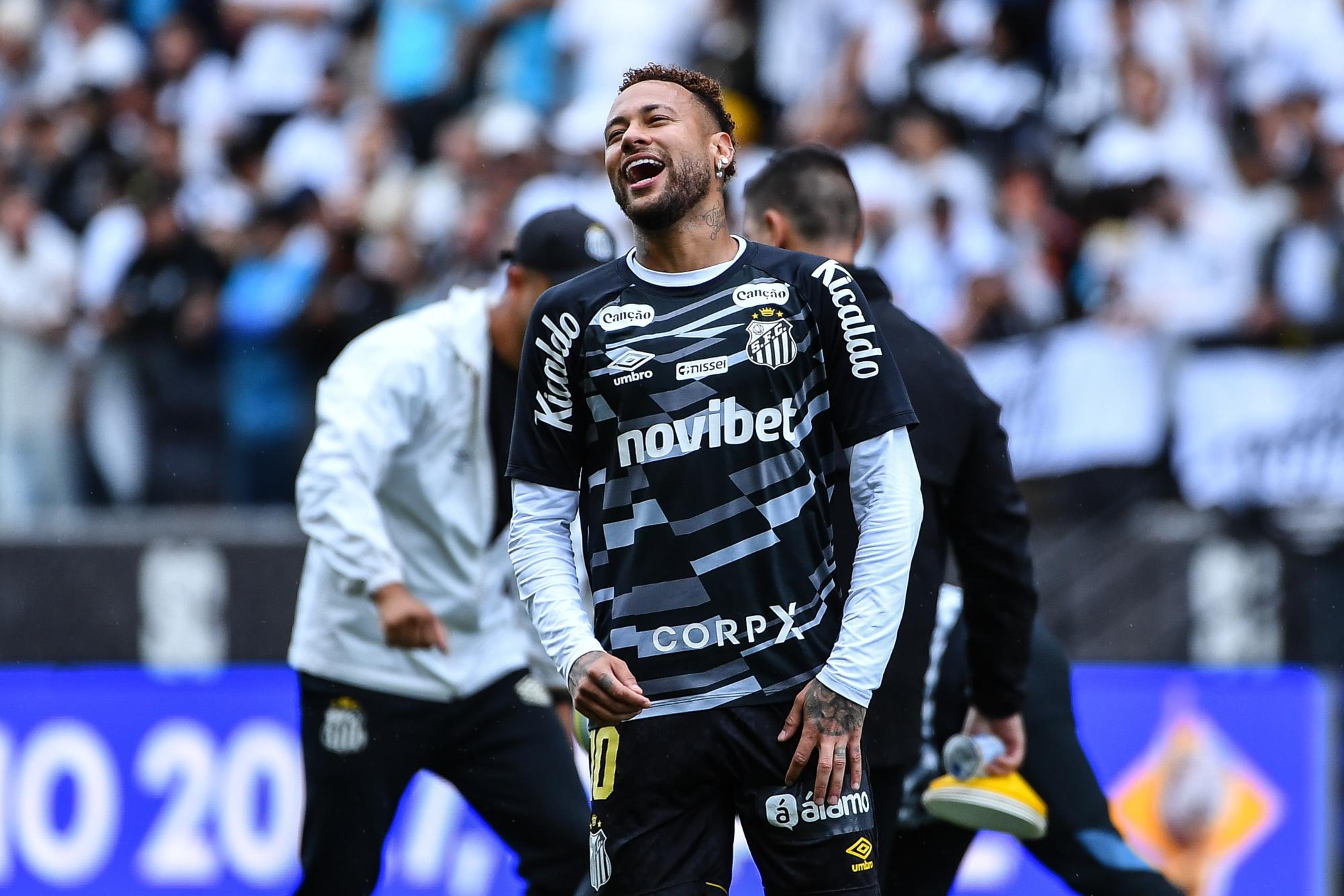 La saison mouvementée de Neymar avec Santos avant la Coupe du monde avec le Brésil
