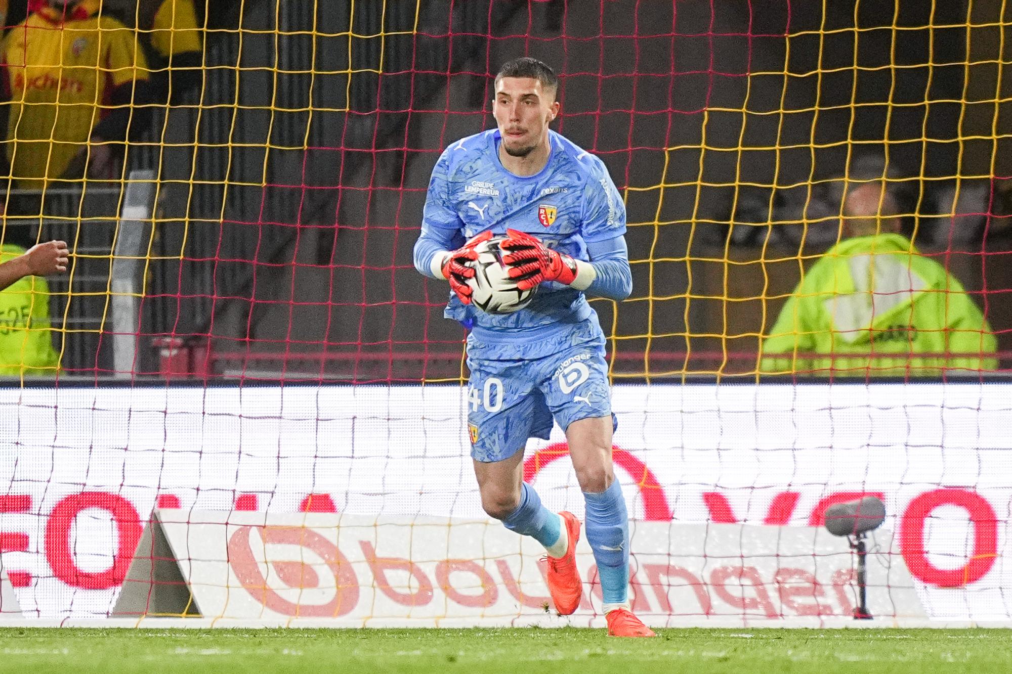 Robin Risser remercie Jean-Louis Leca avant la finale de Coupe de France