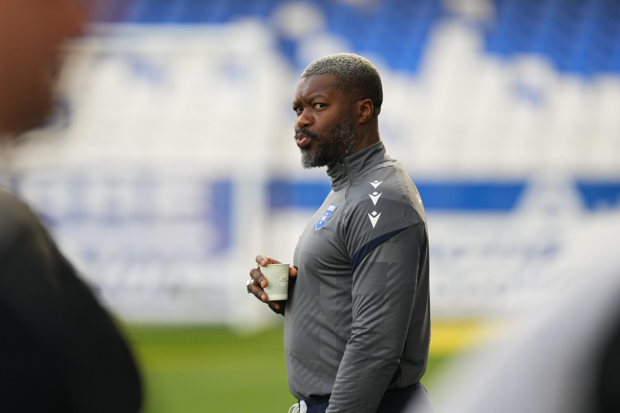 AJ Auxerre : La réaction timide de Djibril Cissé au licenciement de Christophe Pélissier