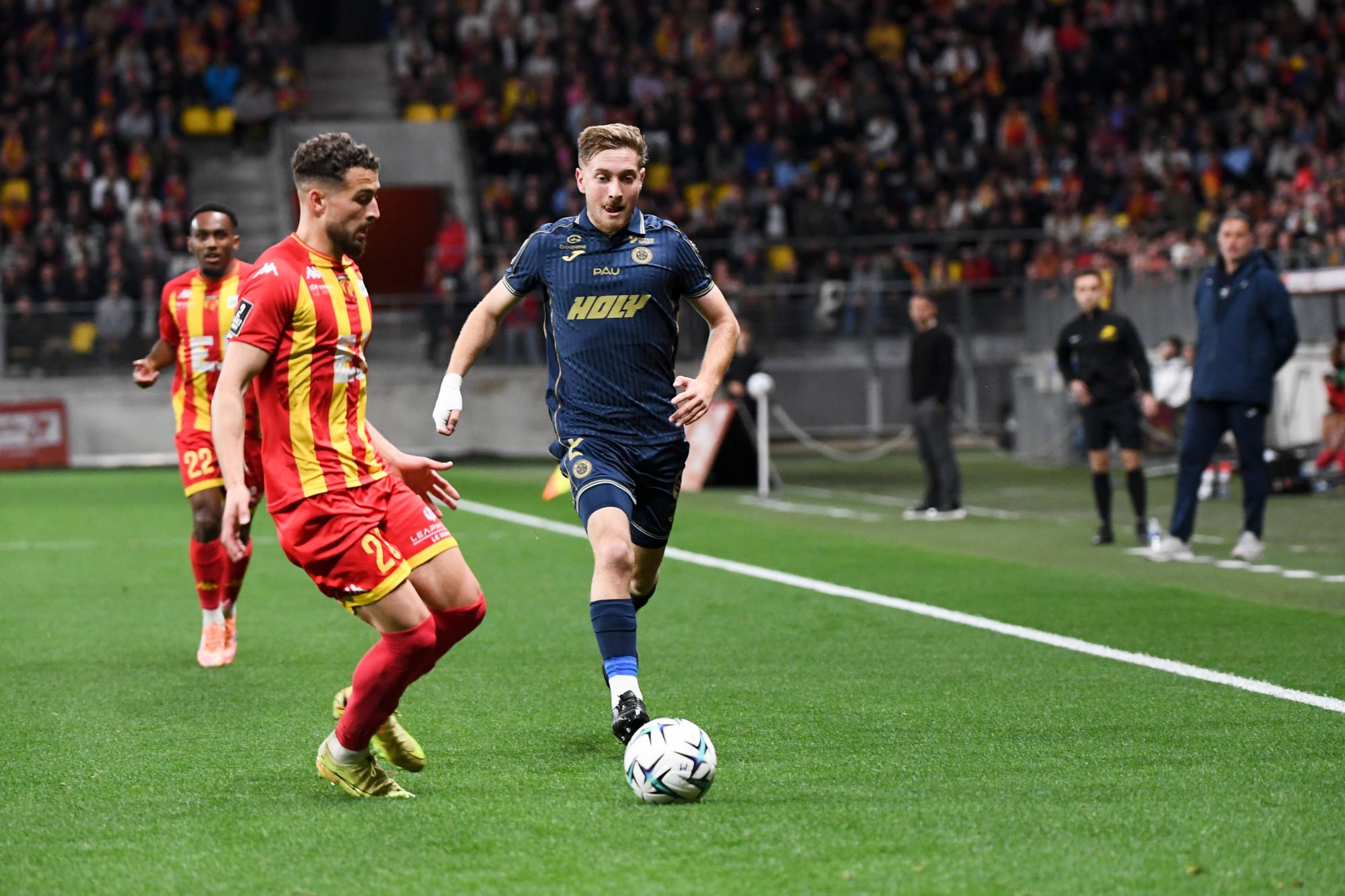L'ancien joueur du RC Lens Tom Pouilly se lâche pendant les célébrations post-Coupe de France