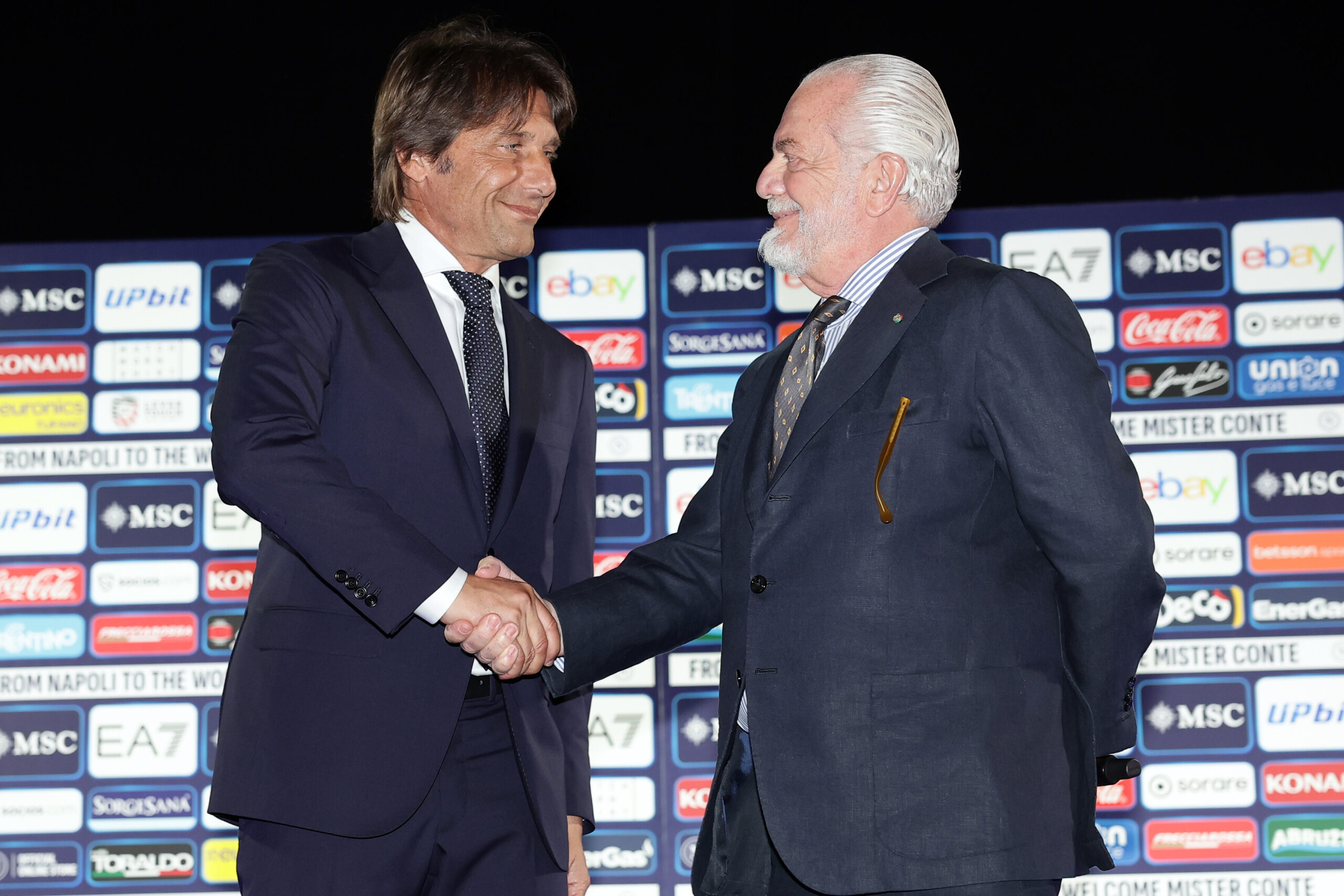 Un consortium américain propose deux milliards d'euros pour racheter le club de Naples