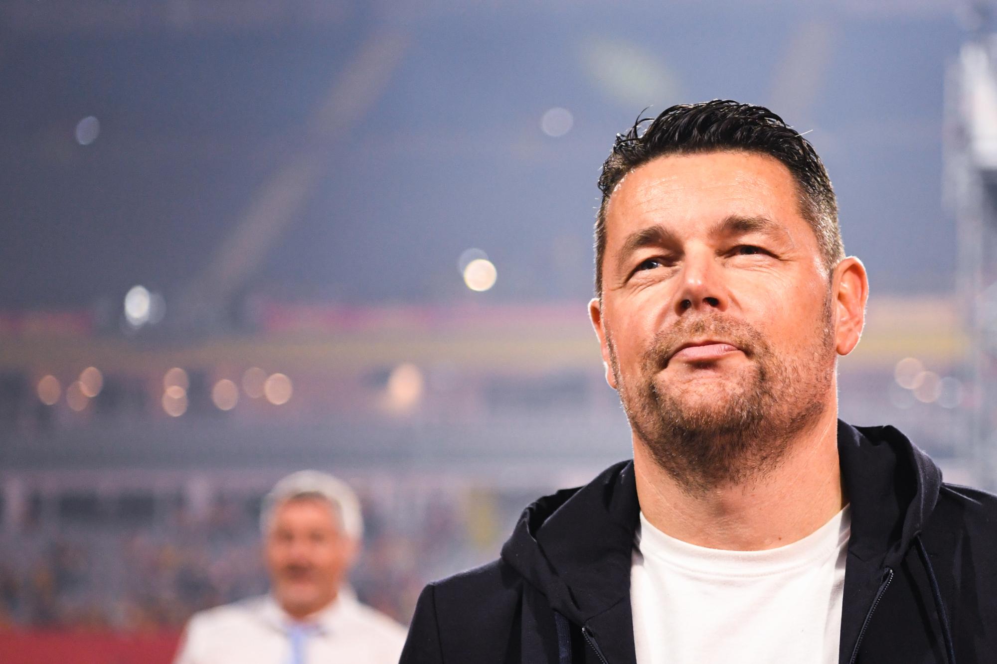 Pierre Sage laisse encore planer le doute sur son avenir au RC Lens