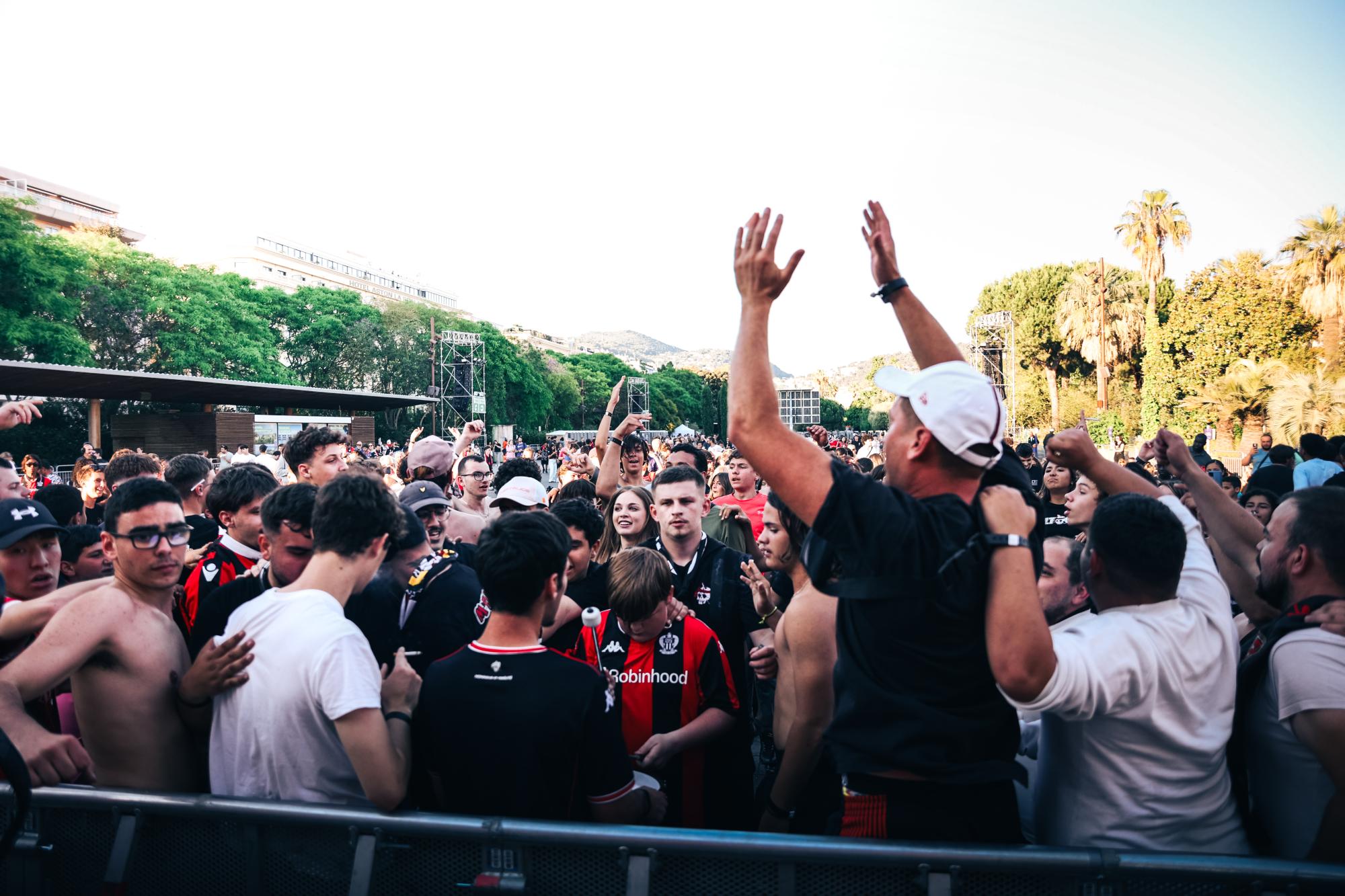 Barrage d'accession en Ligue 1 : les supporters de l'OGC Nice interdits de déplacement à... Nice
