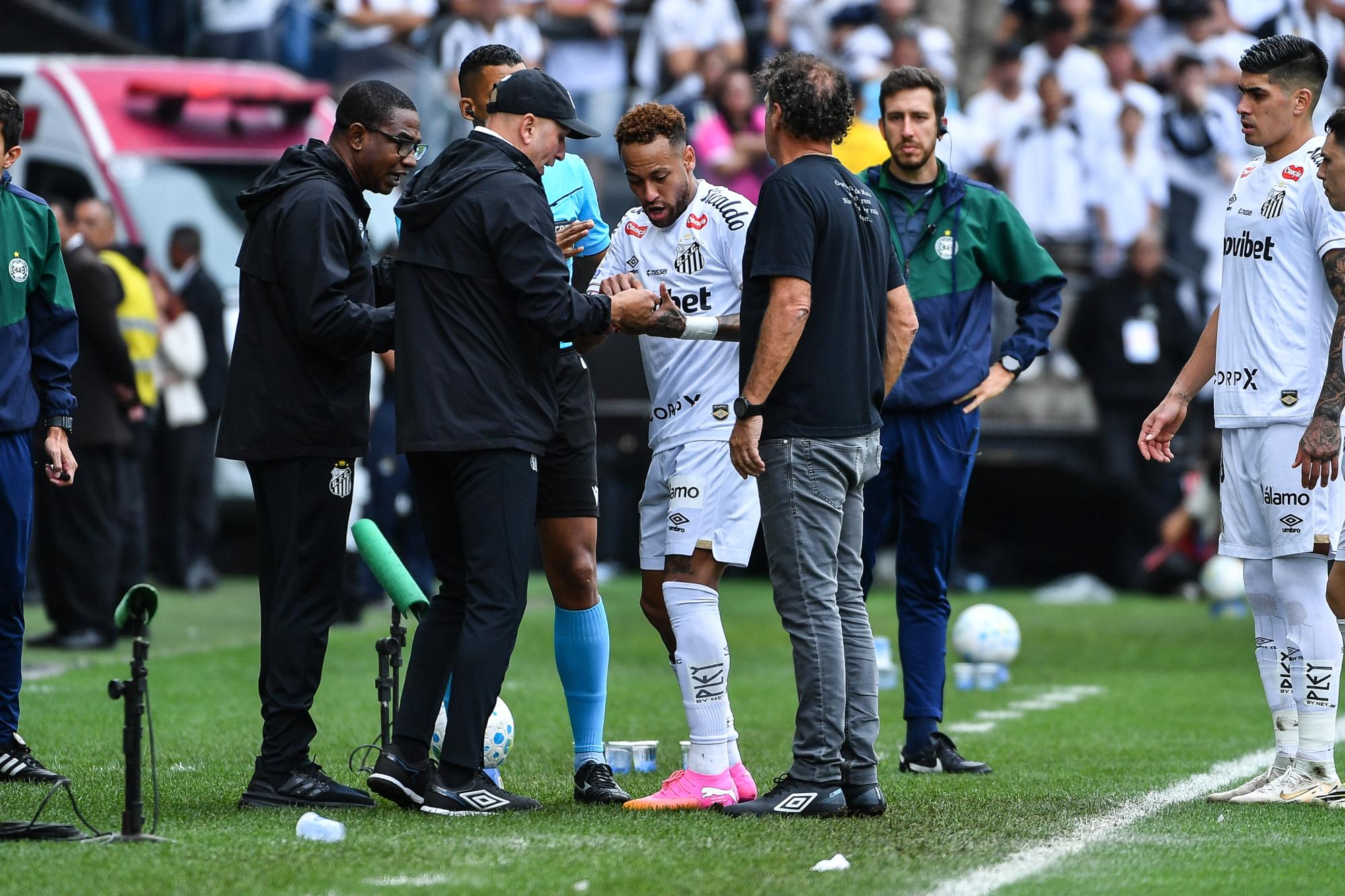 Coupe du monde 2026 : la préparation de Neymar avec le Brésil entachée par une blessure