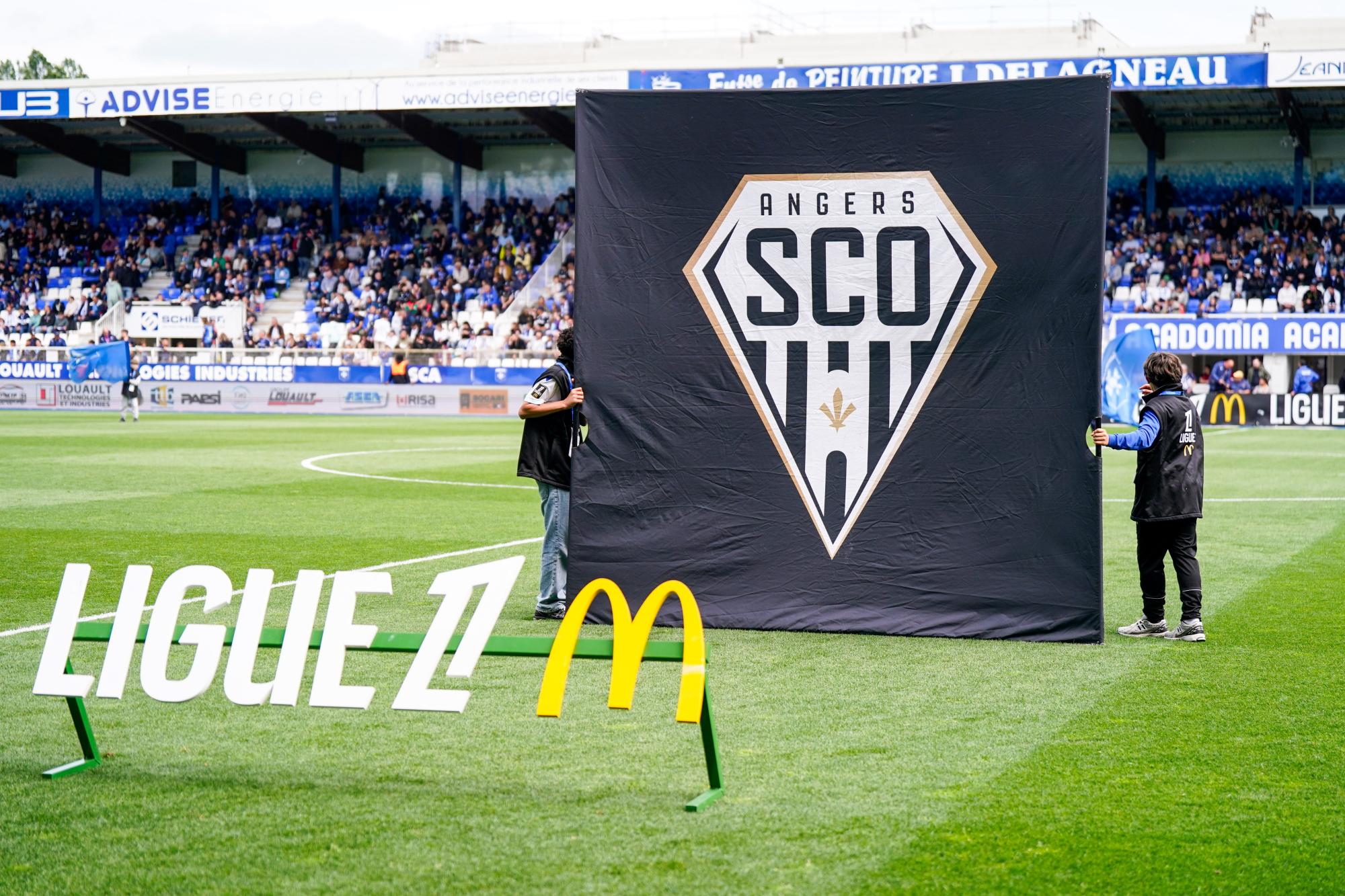 Angers est le premier club à passer l'épreuve de la DNCG