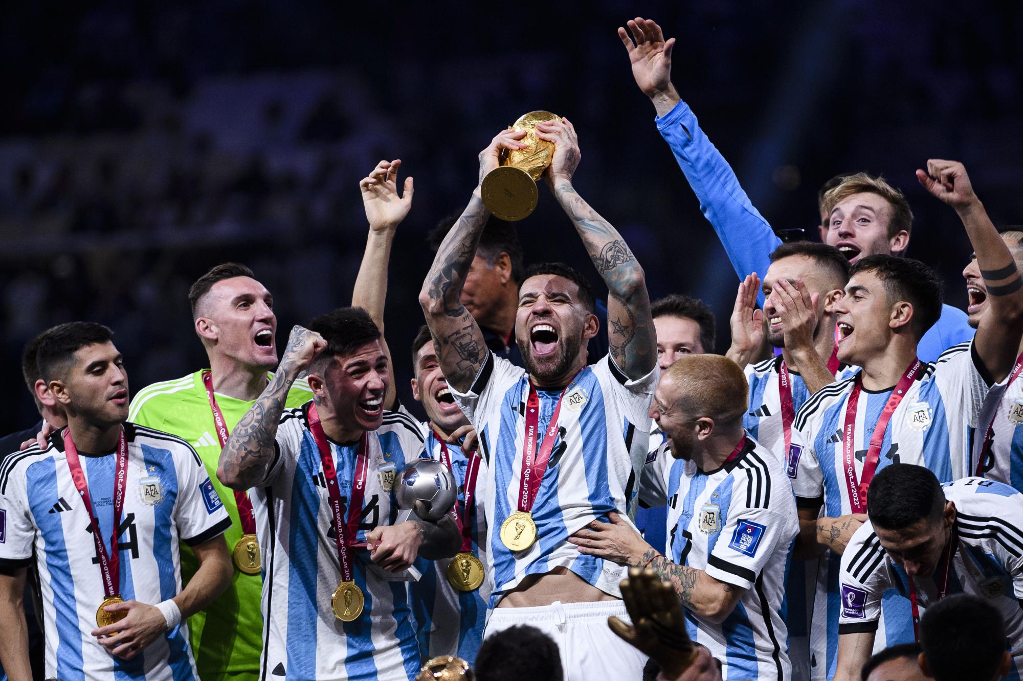 Le champion du monde argentin Nicolás Otamendi s'engage avec River Plate