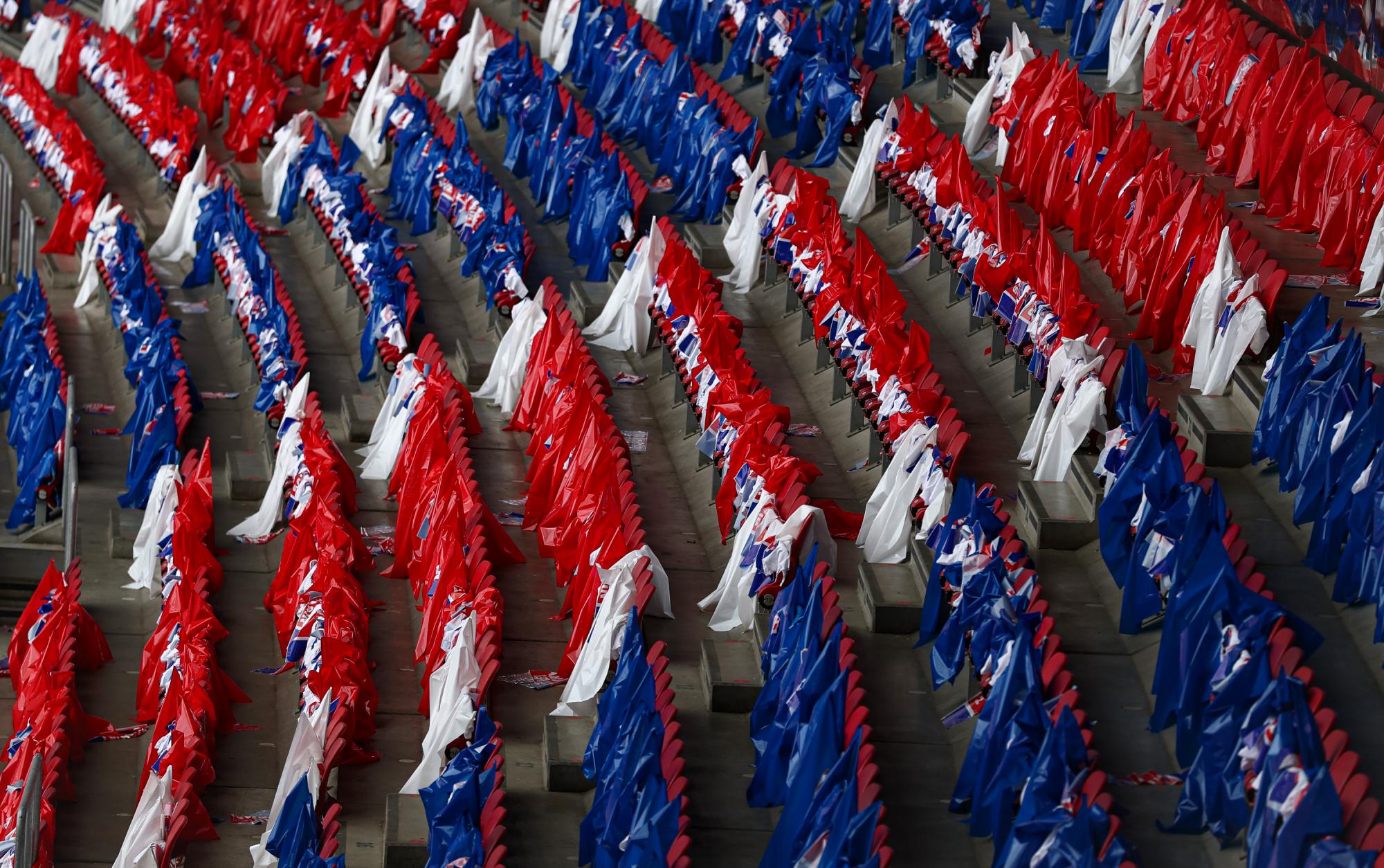 Finale de la Ligue des champions : le cortège des Parisiens est arrivé à la Puskás Arena