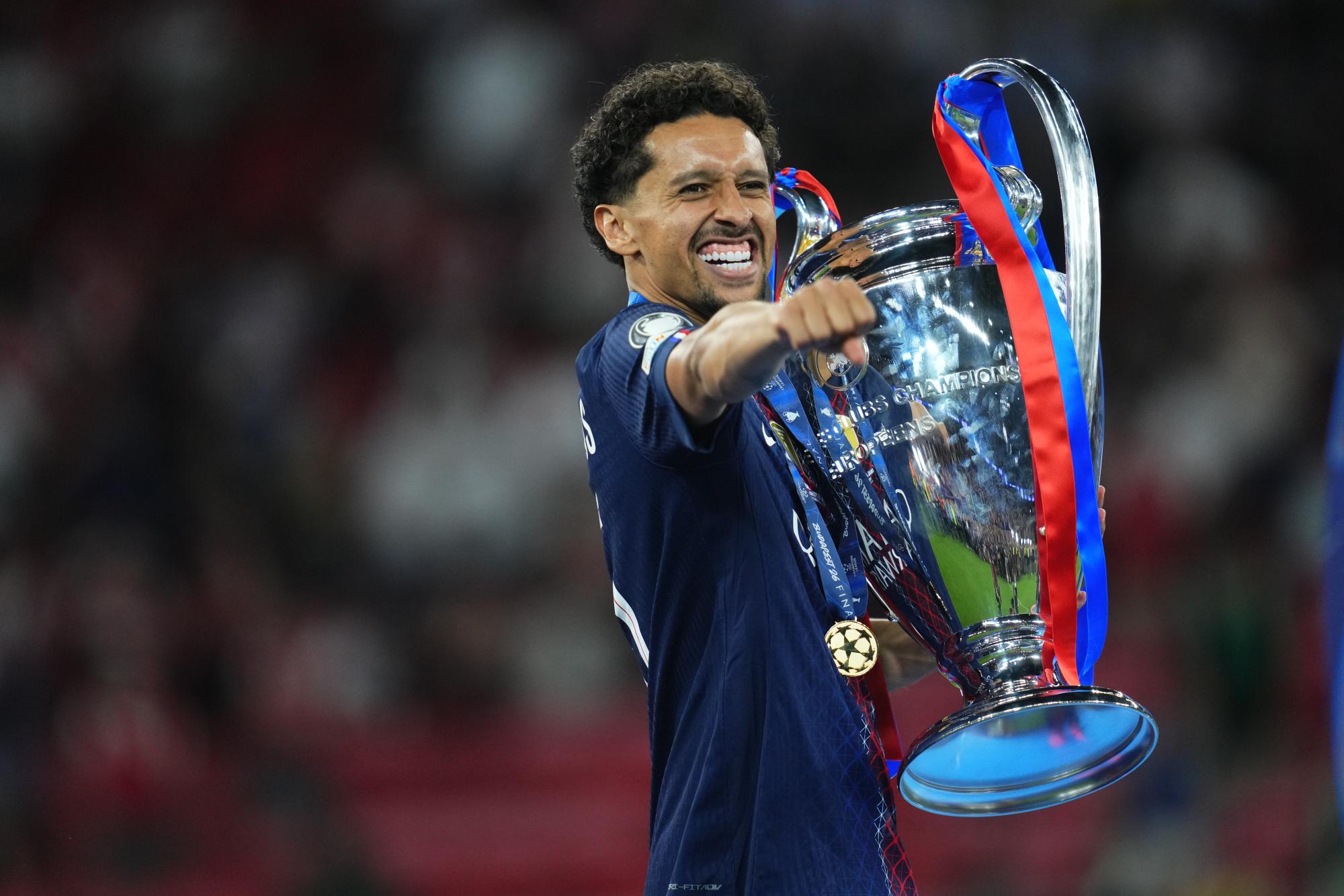 Ligue des champions : tout le monde aime le Brésilien Marquinhos, capitaine du PSG venu consoler Gabriel d'Arsenal
